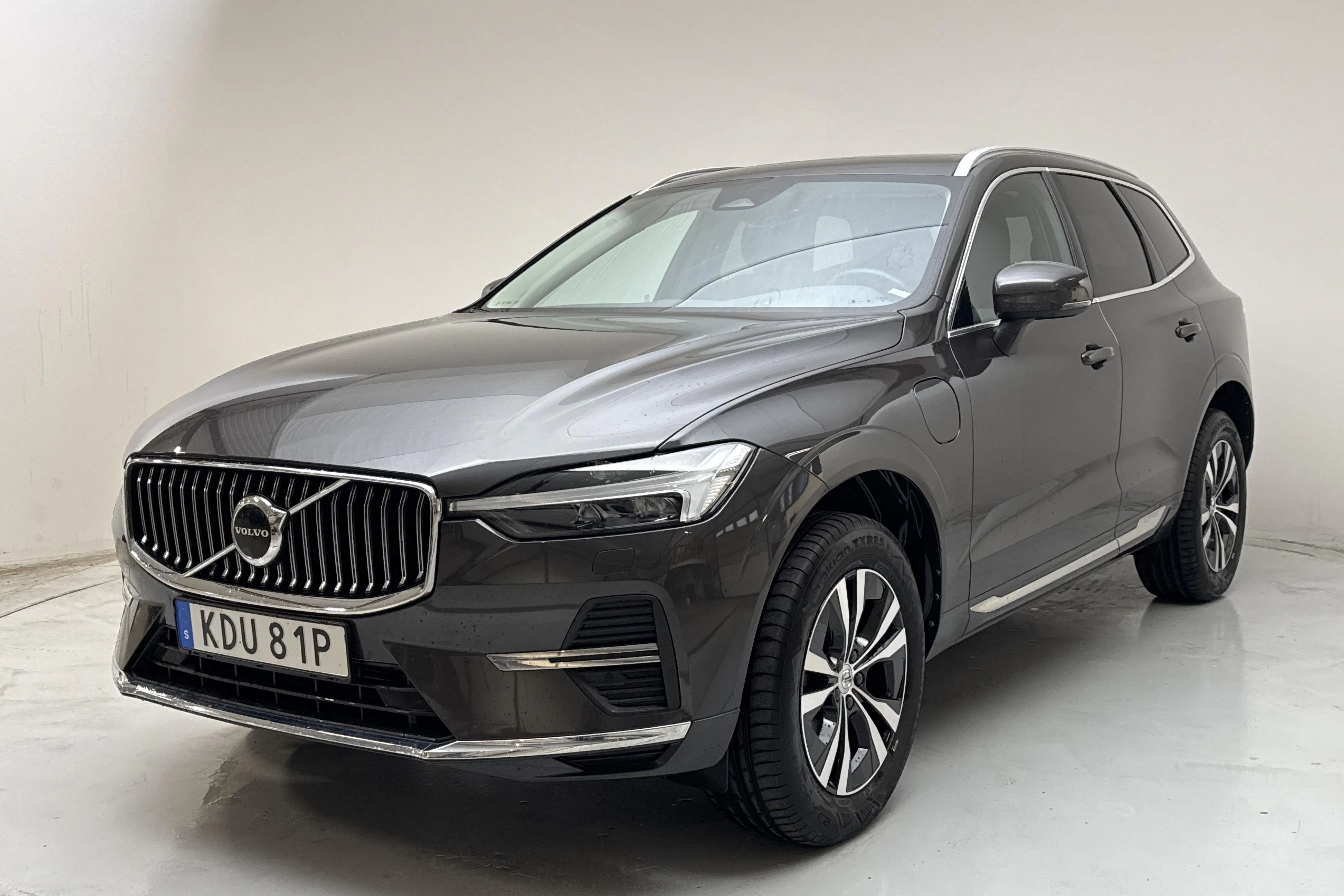 Presentationsfoto 1 av 18: Volvo XC60 T6 AWD Recharge (350hk) - 9 094 mil - Automat - grå - 2022
