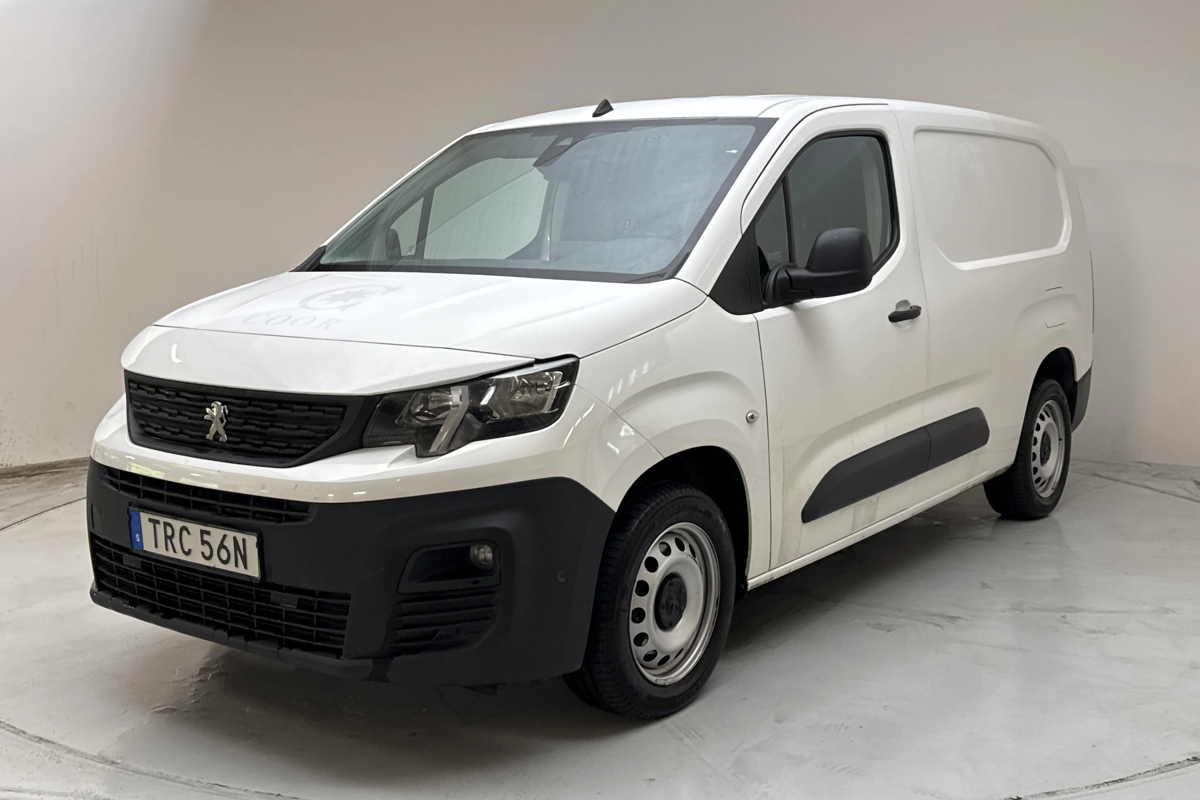 Presentation photo 1 of 12: Peugeot Partner 1.5 HDI Skåp (130hk) - 136 100 km - Automatic - white - 2021