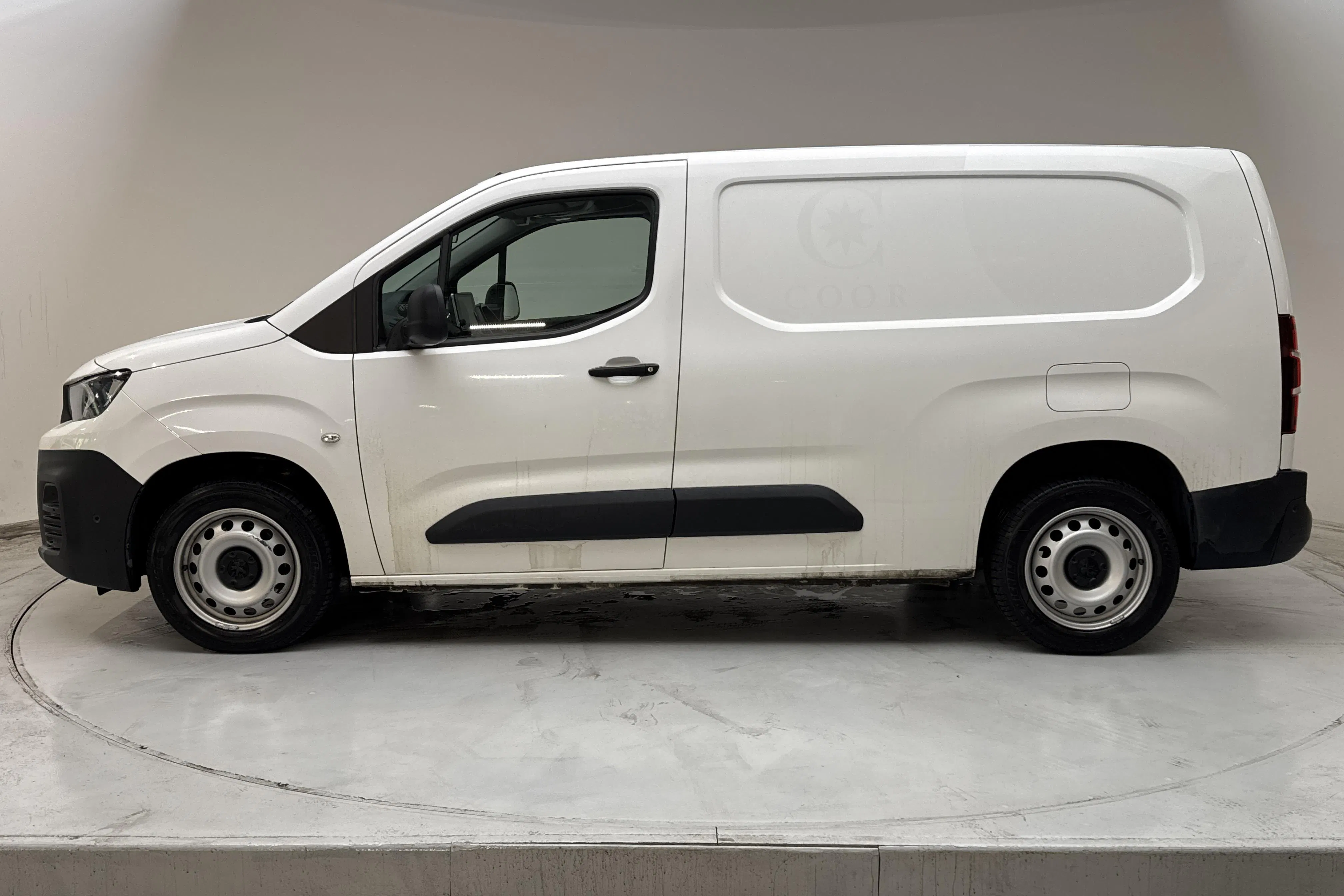 Presentation photo 2 of 12: Peugeot Partner 1.5 HDI Skåp (130hk) - 136 100 km - Automatic - white - 2021