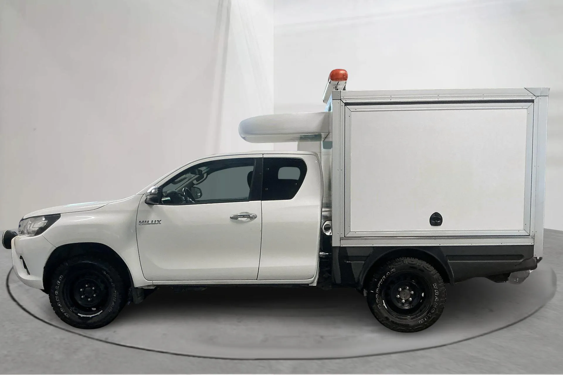 Presentationsfoto 2 av 17: Toyota Hilux 2.4 D 4WD (150hk) - 20 283 mil - Manuell - vit - 2018