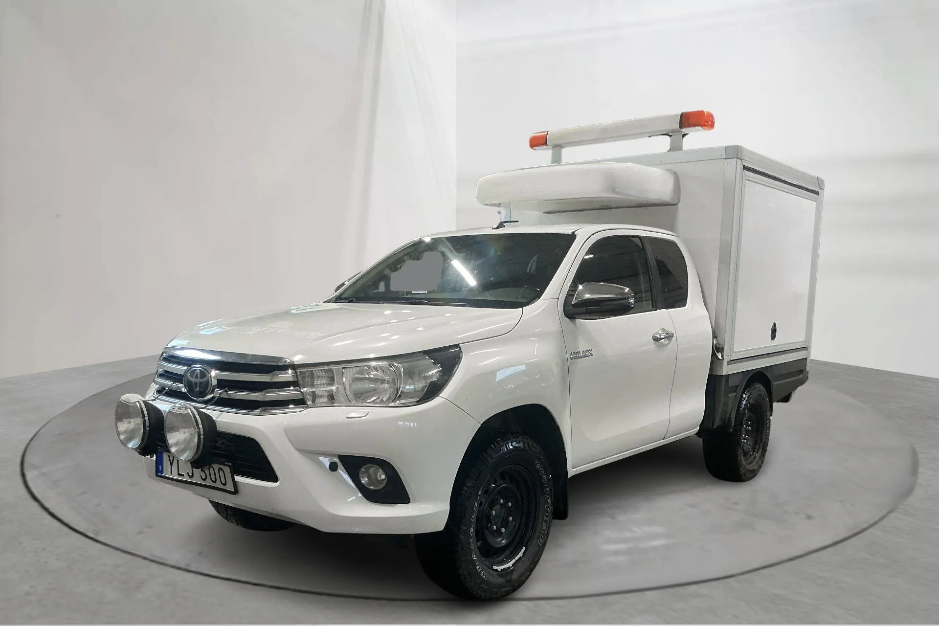 Presentationsfoto 1 av 17: Toyota Hilux 2.4 D 4WD (150hk) - 20 283 mil - Manuell - vit - 2018
