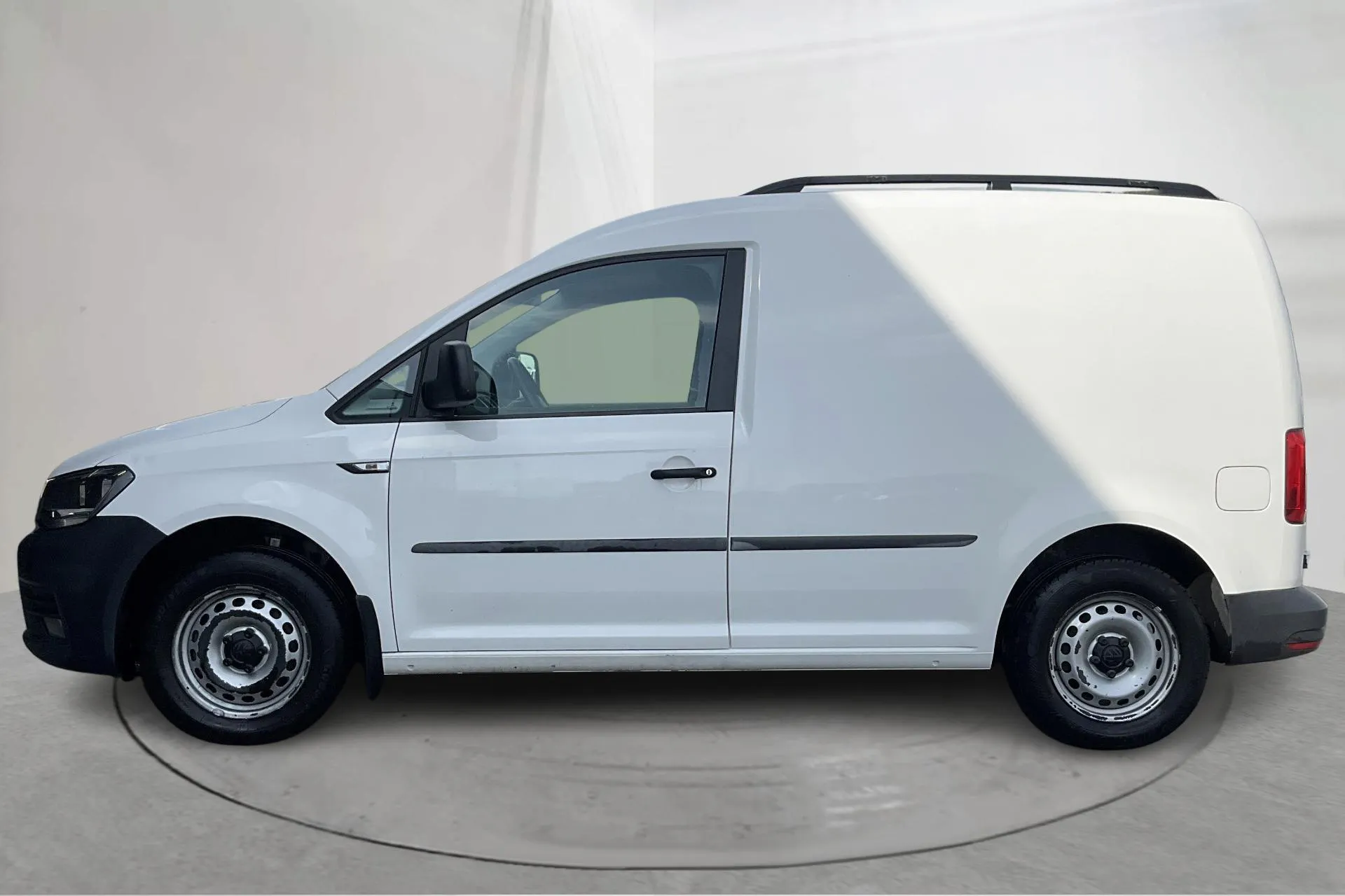 Presentationsfoto 2 av 16: VW Caddy 2.0 TDI Skåp (75hk) - 14 534 mil - Manuell - vit - 2020