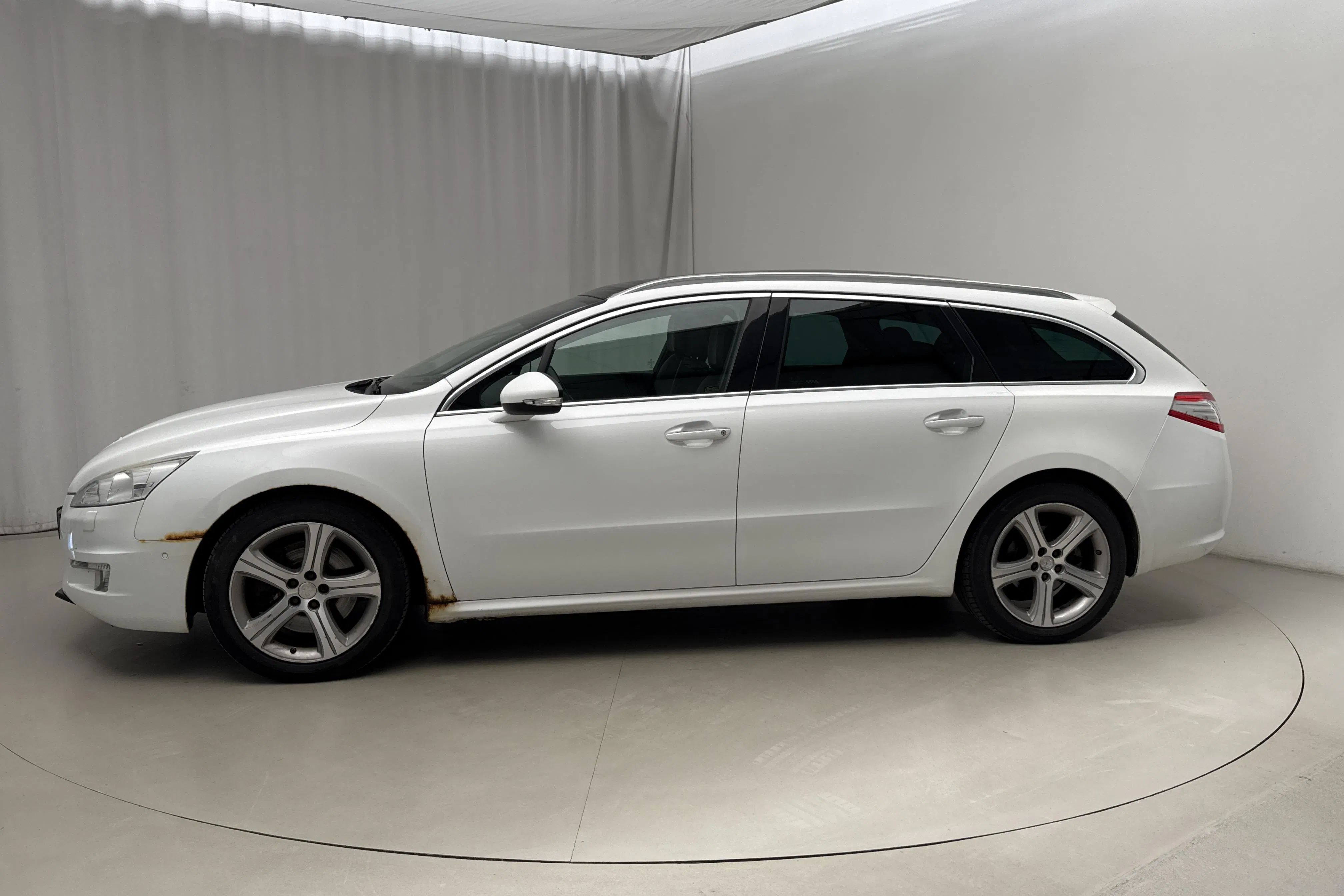 Presentation photo 2 of 15: Peugeot 508 SW 2.2 HDi (204hk) - 227 620 km - Automatic - white - 2013