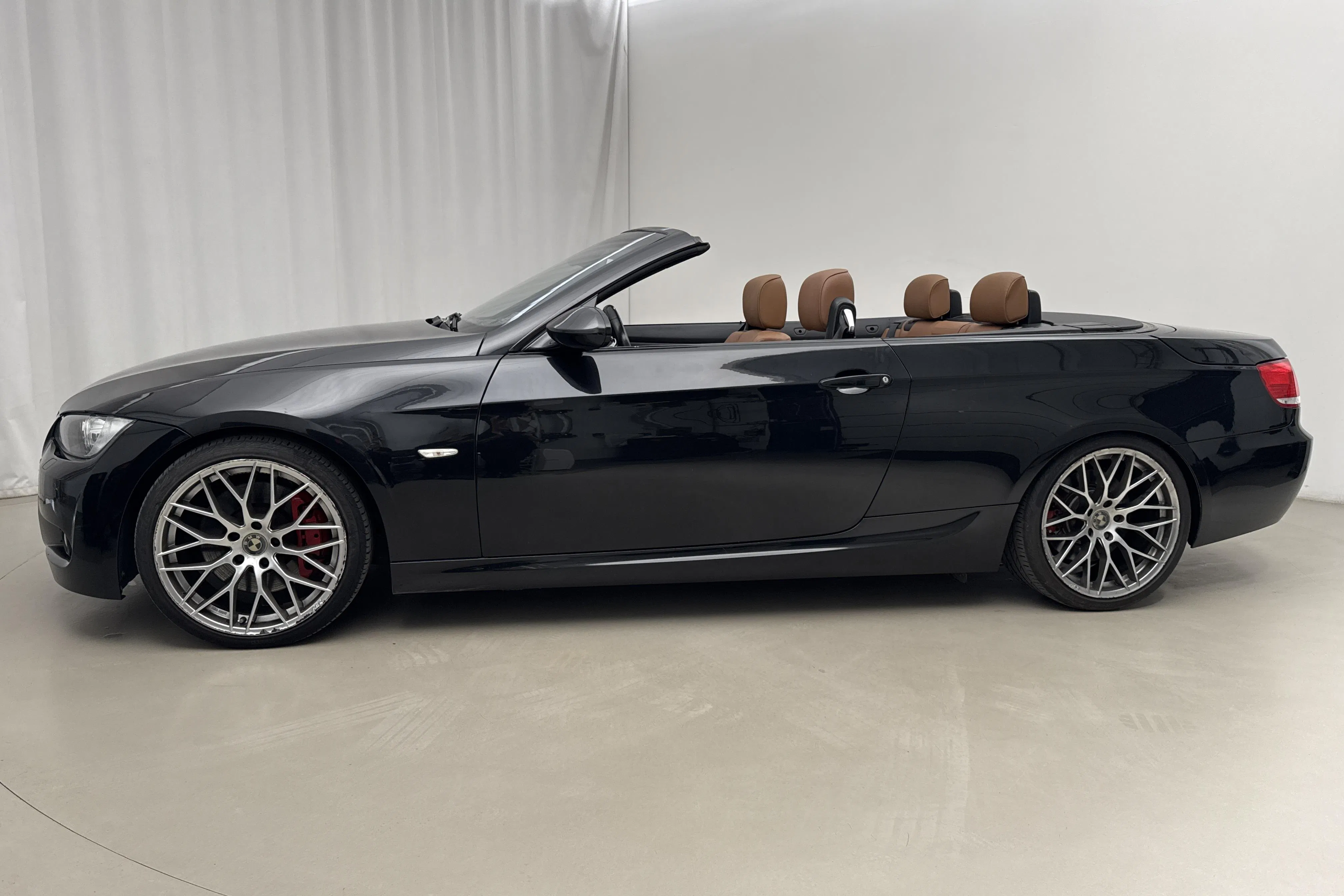 Presentationsfoto 2 av 25: BMW 335i Cabriolet, E93 (306hk) - 15 533 mil - Automat - svart - 2007