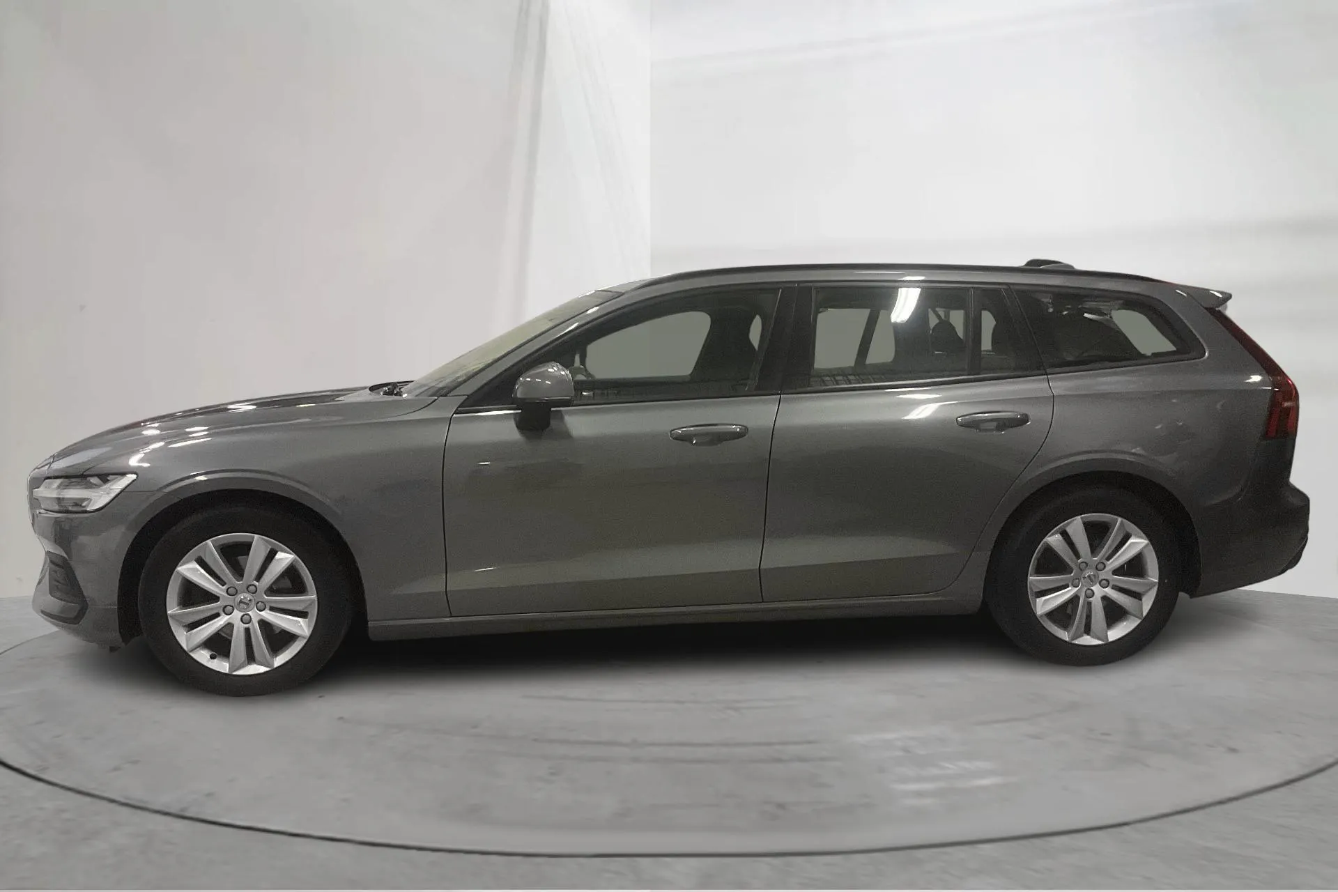Præsentationsfoto 2 af 16: Volvo V60 D4 (190hk) - 145 500 kilometer - Salgsautomat - grå - 2020