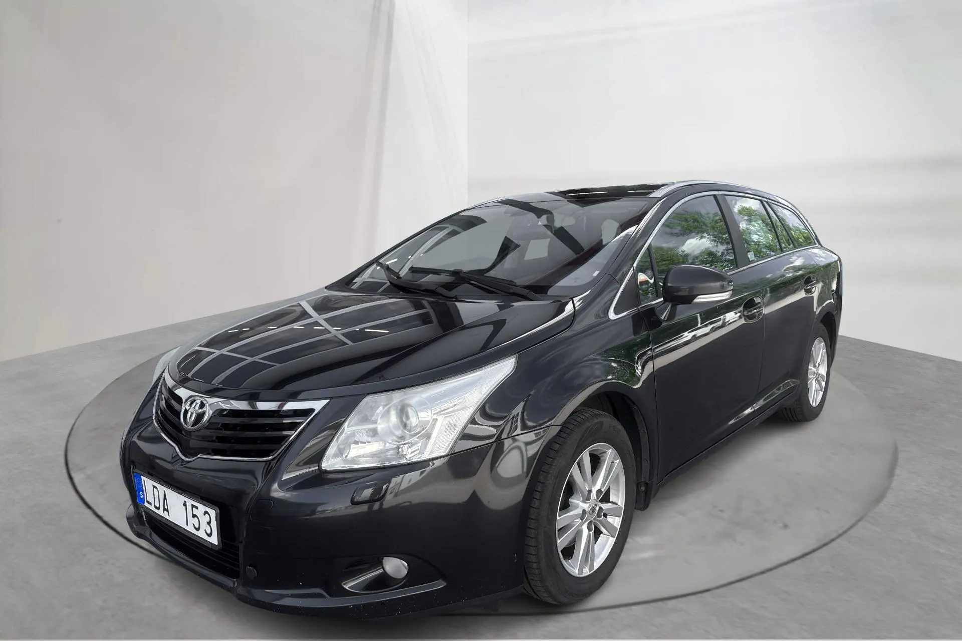 Presentationsfoto 1 av 16: Toyota Avensis 2.0 Kombi (152hk) - 28 895 mil - Automat - Dark Blue - 2010