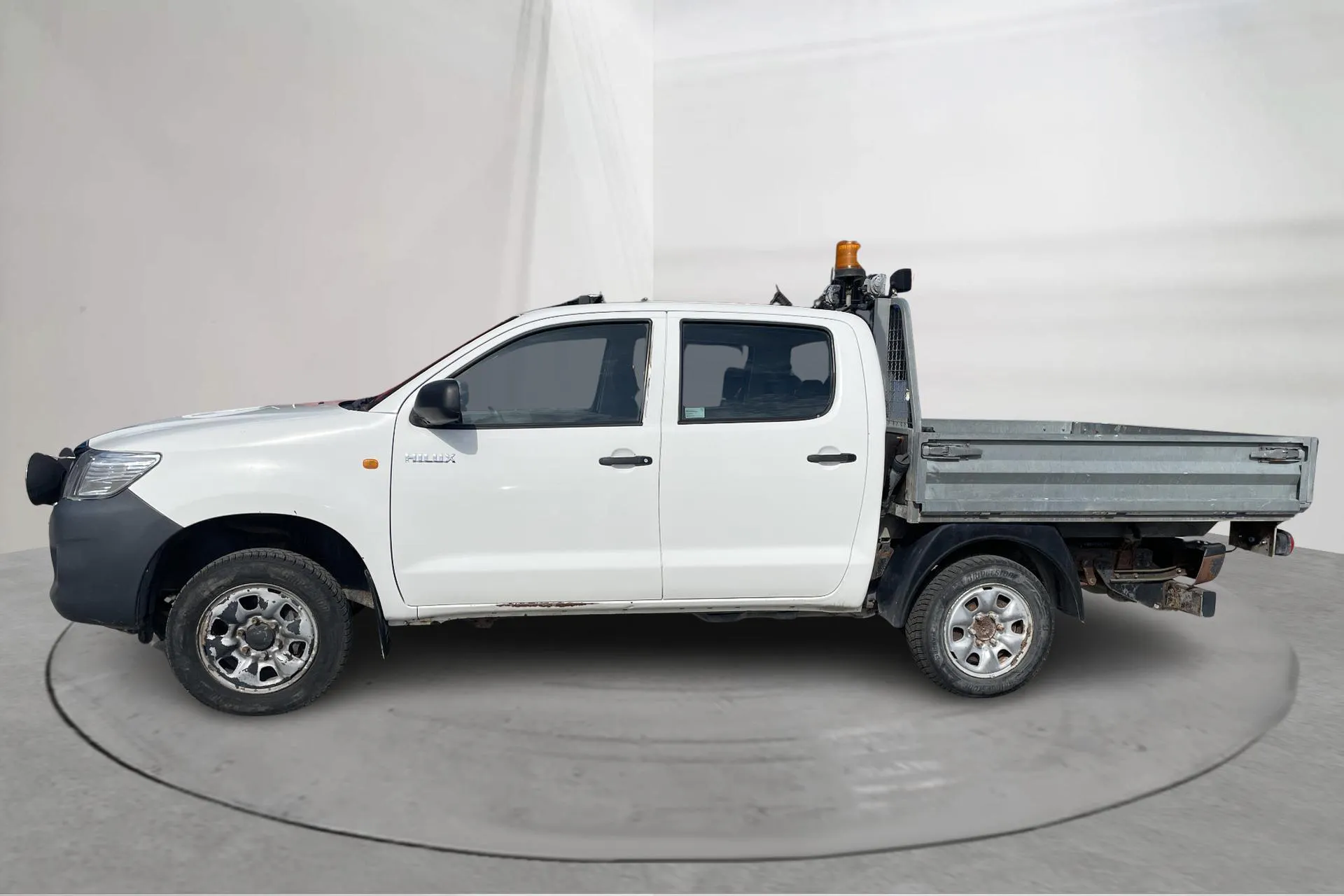 Presentationsfoto 2 av 14: Toyota Hilux 2.5 D-4D 4WD (144hk) - 7 840 mil - Manuell - vit - 2014