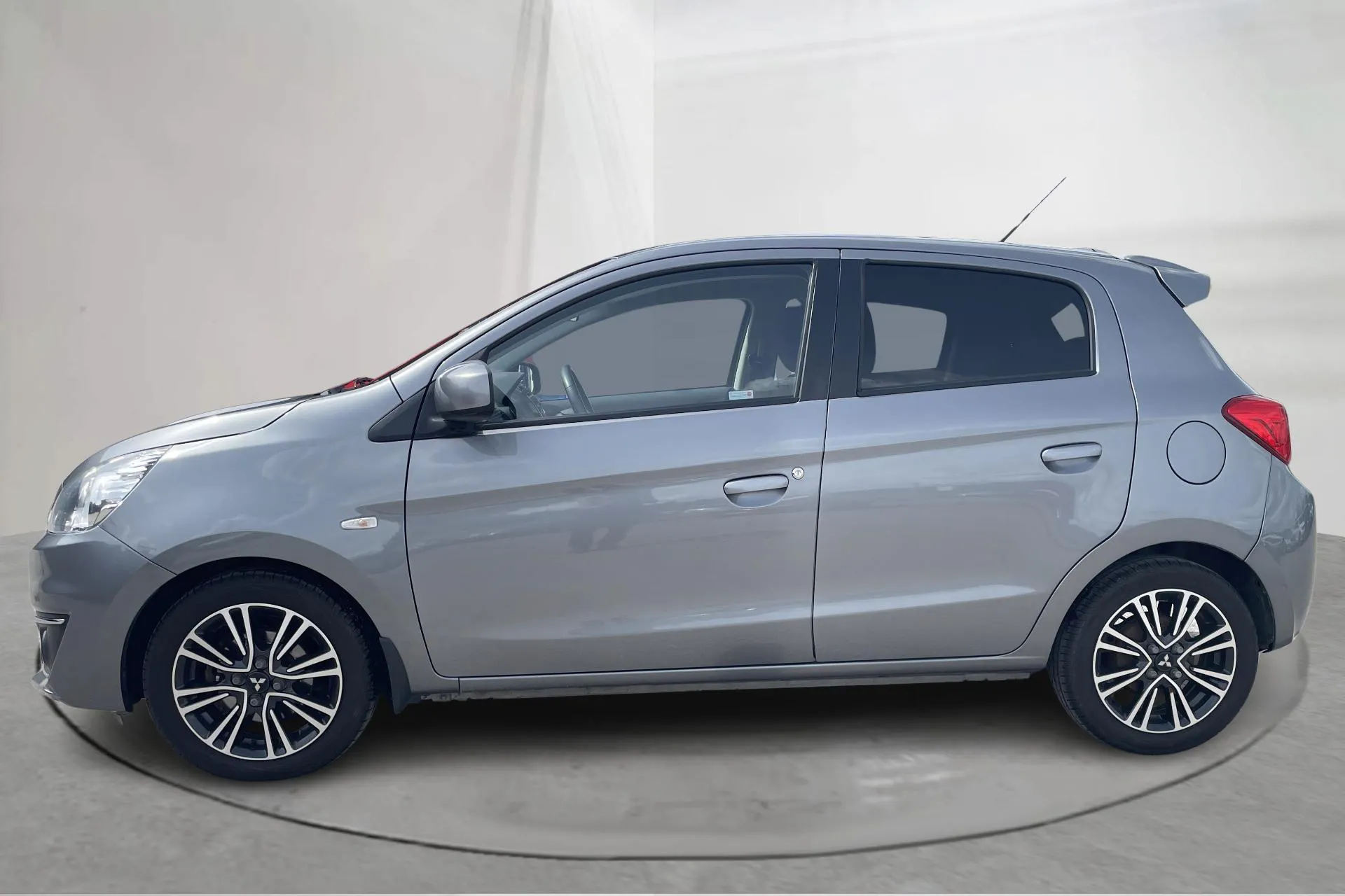 Presentation photo 2 of 14: Mitsubishi Space Star 1.2 5dr (80hk) - 110 410 km - Automatic - gray - 2016