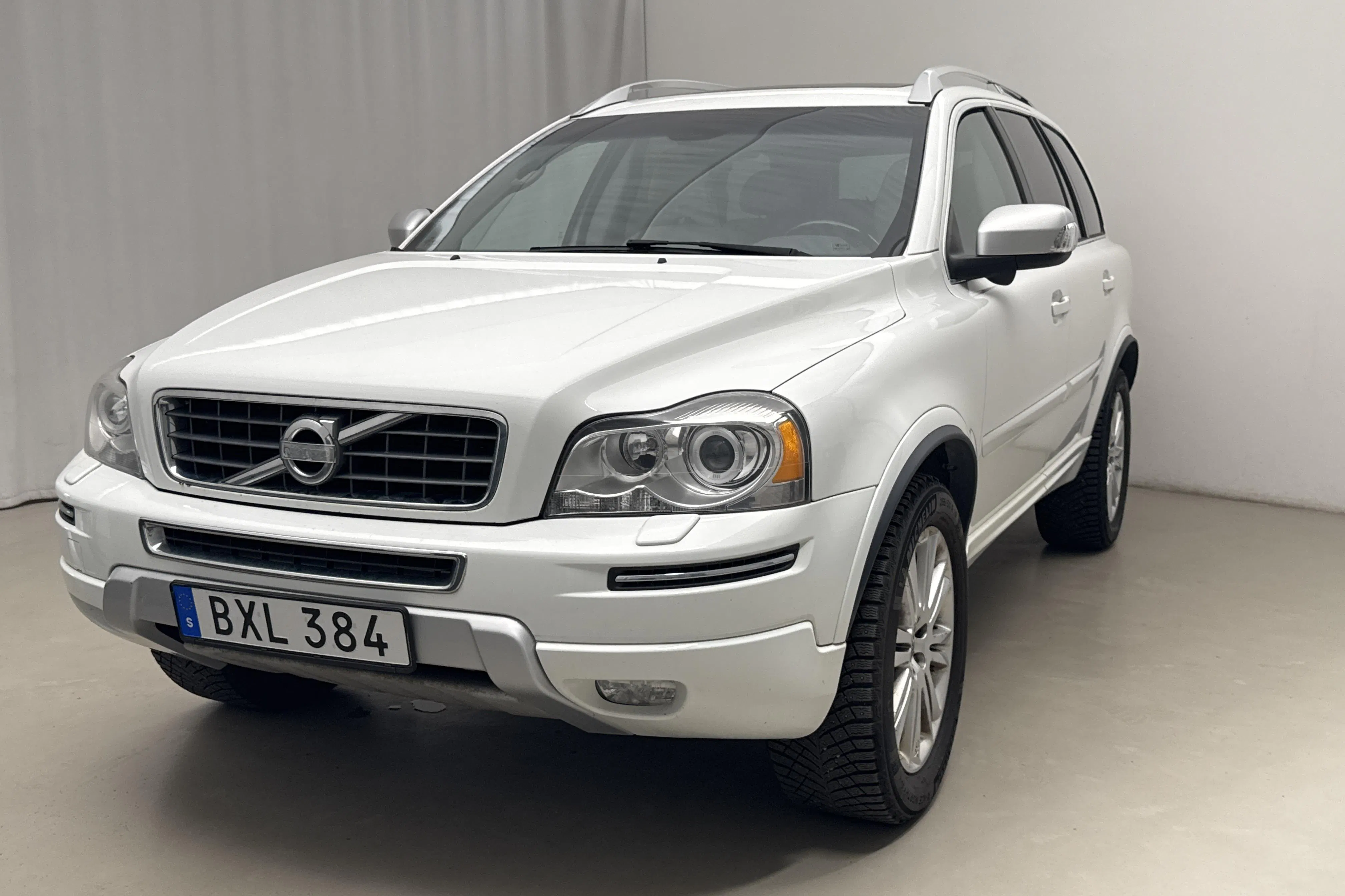 Zdjęcie prezentacyjne 1 z 19: Volvo XC90 D5 AWD (200hk) - 143 700 km - Automatyczna - biały - 2014