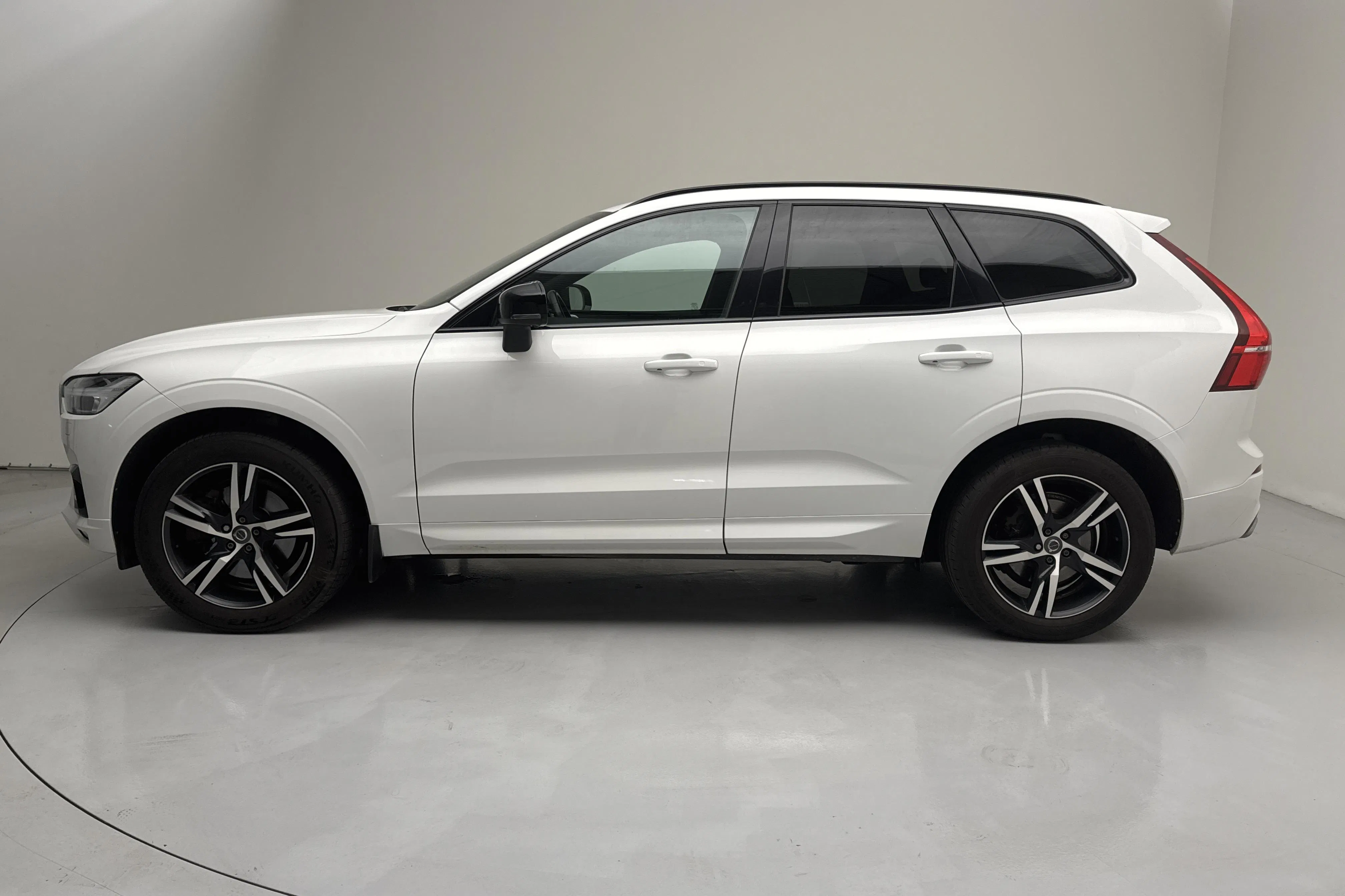 Presentation photo 2 of 16: Volvo XC60 D4 2WD (200hk) - 209 430 km - Automatic - white - 2020