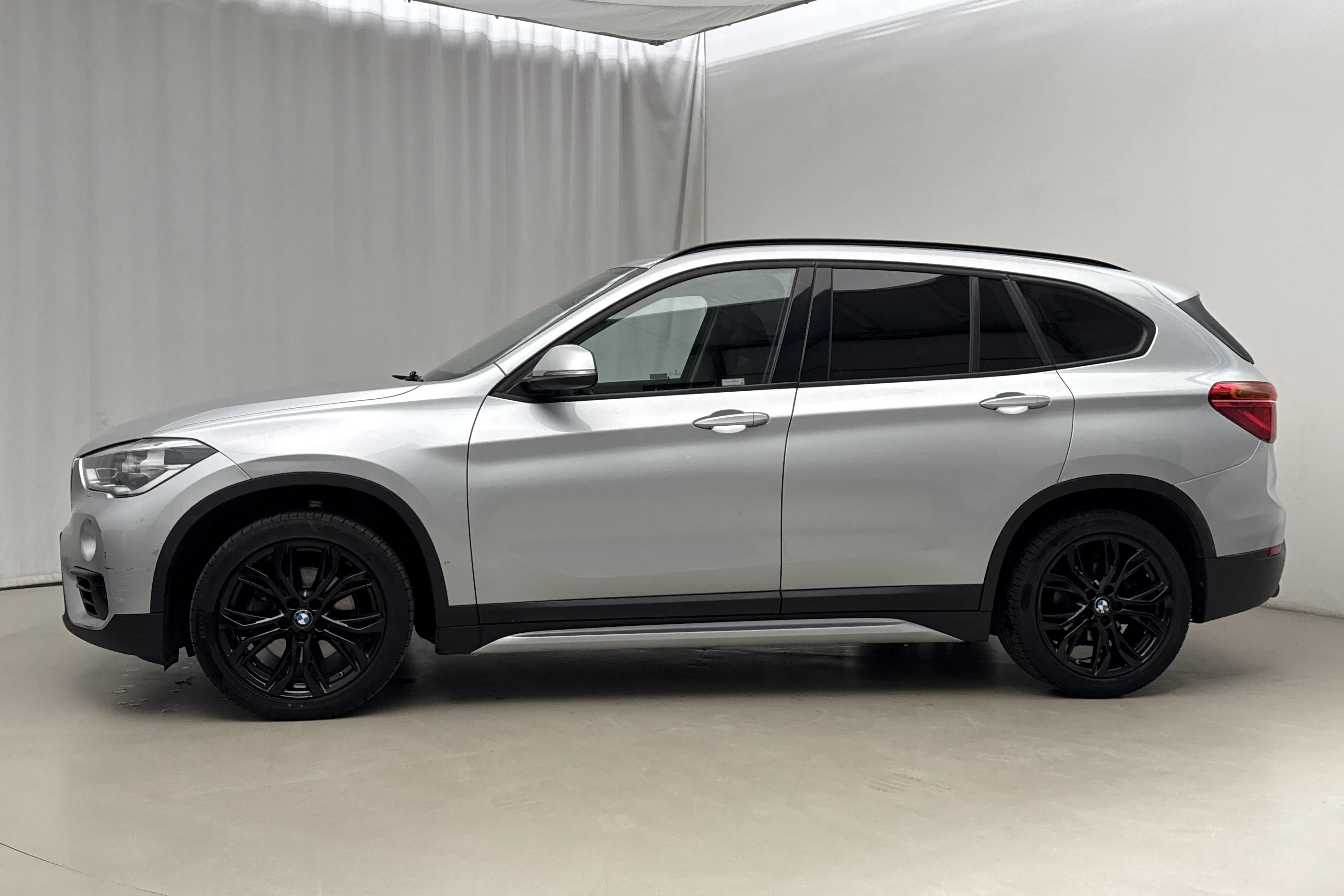 Presentationsfoto 2 av 17: BMW X1 xDrive18d, F48 (150hk) - 29 786 mil - Automat - silver - 2018