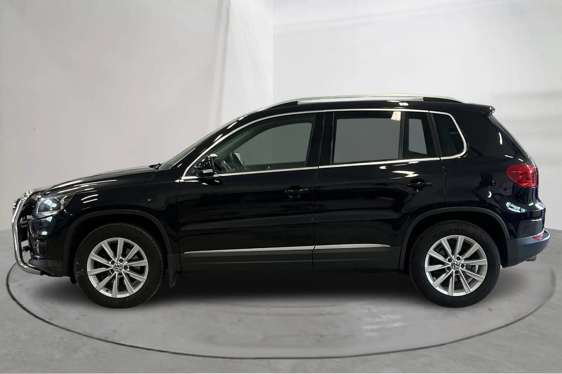 Presentation photo 2 of 14: VW Tiguan 2.0 TDI 4MOTION BlueMotion Technology (177hk) - 156 610 km - Automatic - black - 2015