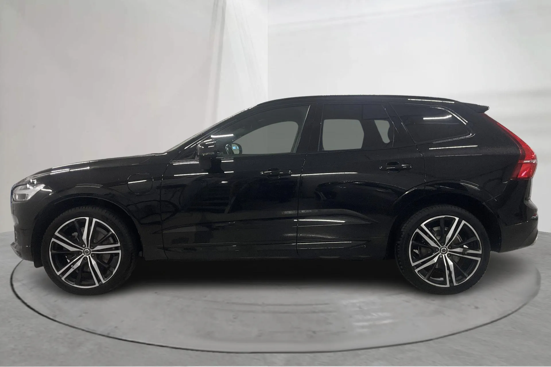 Presentationsfoto 2 av 33: Volvo XC60 T8 AWD Recharge (390hk) - 16 875 mil - Automat - svart - 2021