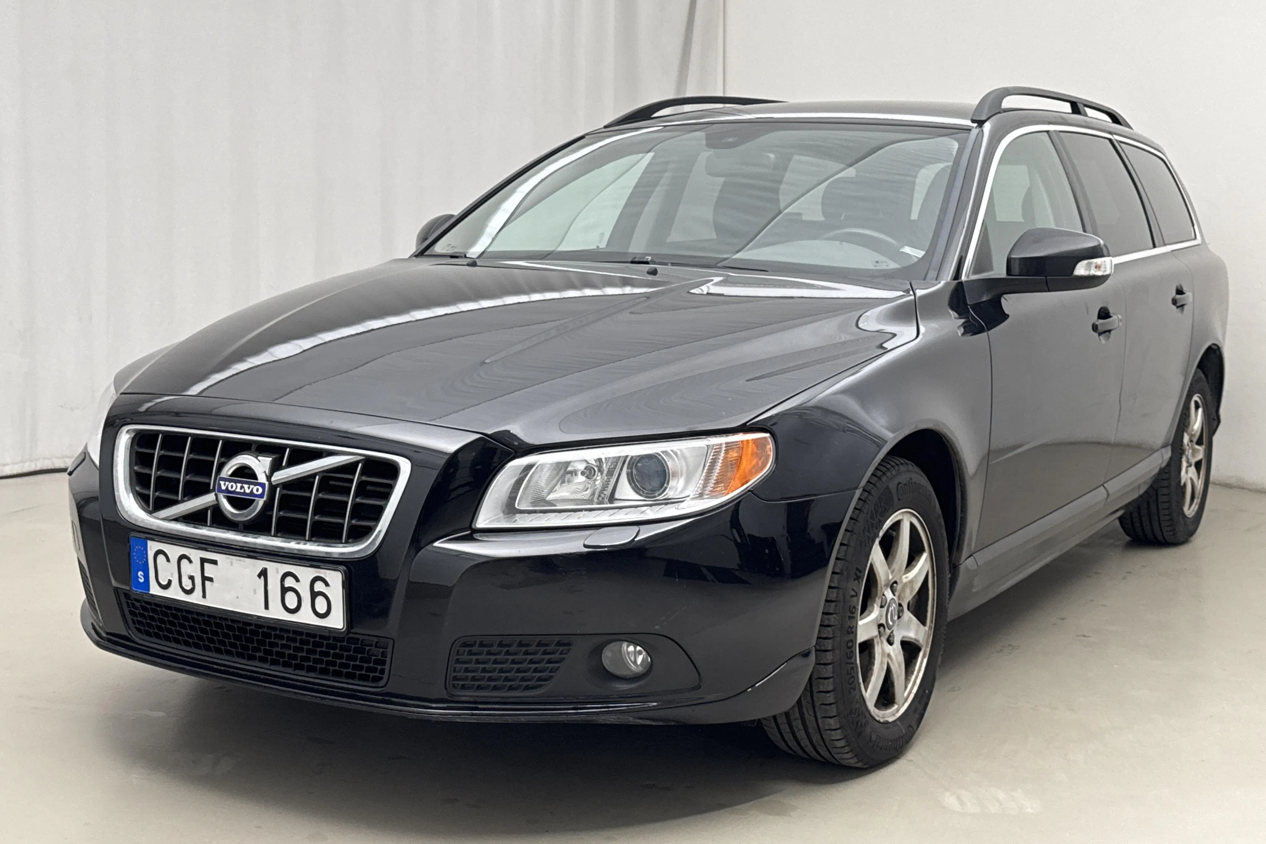 Presentationsfoto 1 av 16: Volvo V70 II 2.4D (175hk) - 21 256 mil - Manuell - svart - 2010