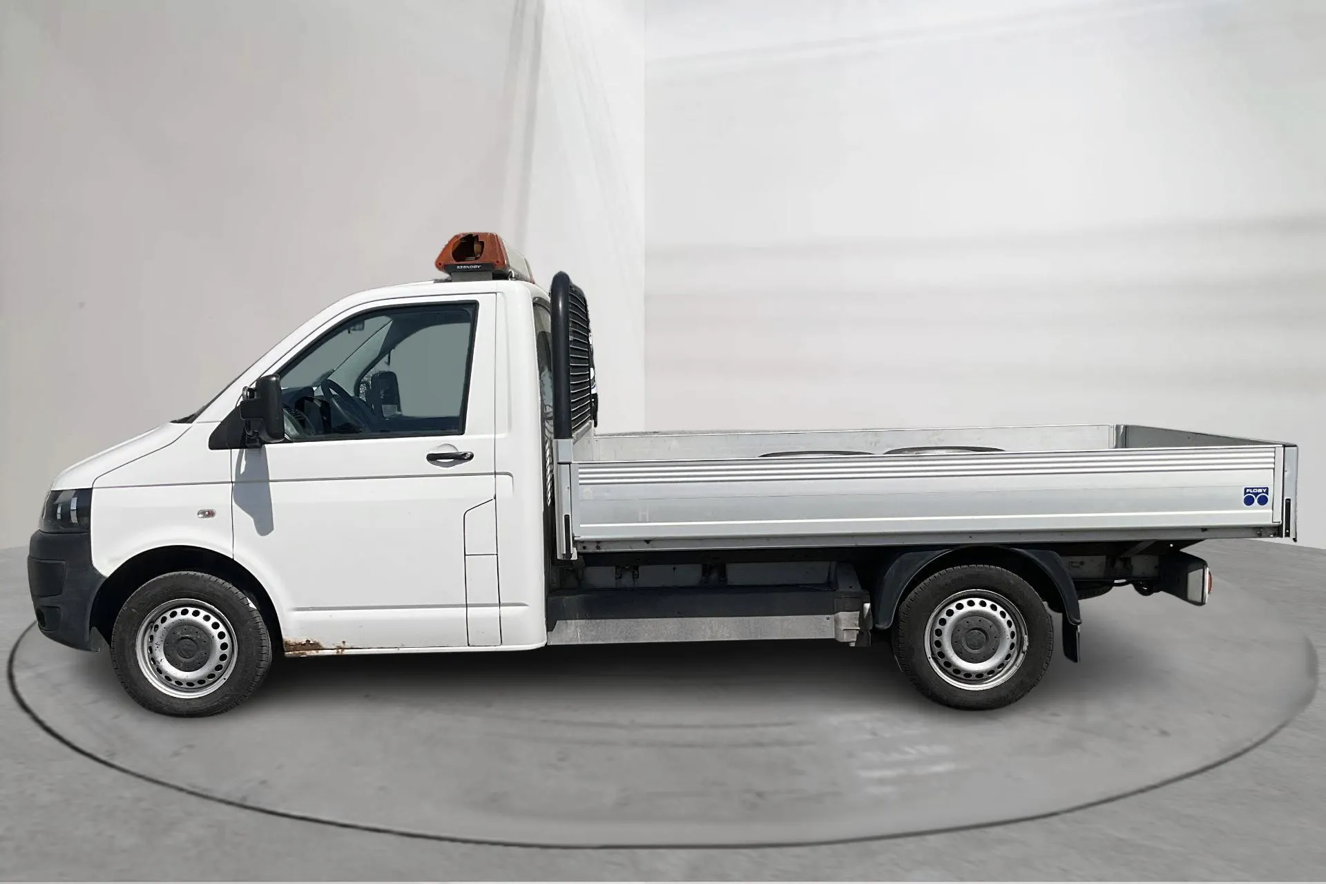 Presentationsfoto 2 av 12: VW Transporter T5 2.0 TDI Pickup (102hk) - 17 001 mil - Manuell - vit - 2014