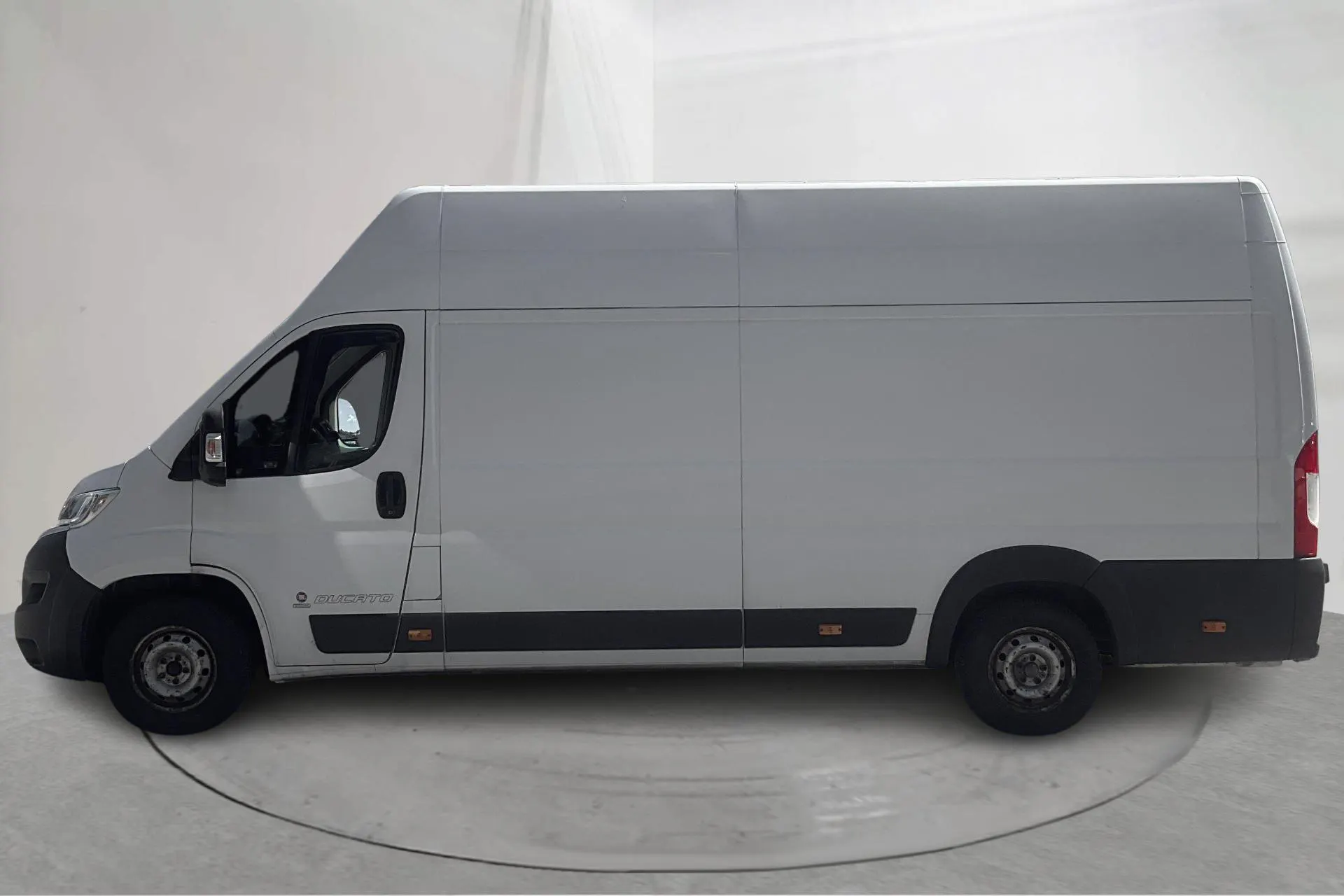 Presentation photo 2 of 13: Fiat Ducato 35 2.3 Multijet Skåp (150hk) - 164 930 km - Manual - white - 2019