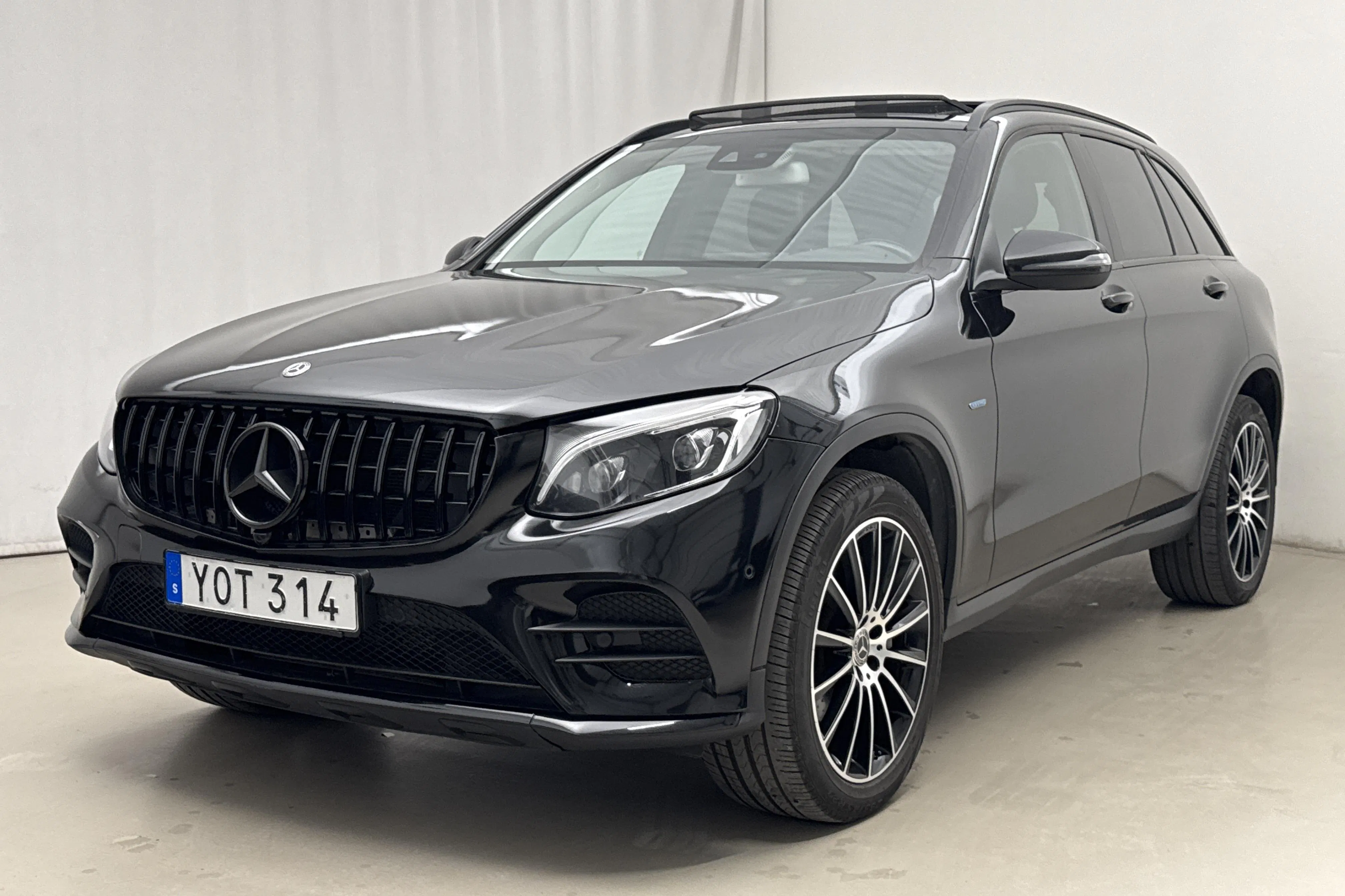 Presentationsfoto 1 av 23: Mercedes GLC 350 e 4MATIC X253 (211hk) - 21 131 mil - Automat - svart - 2018