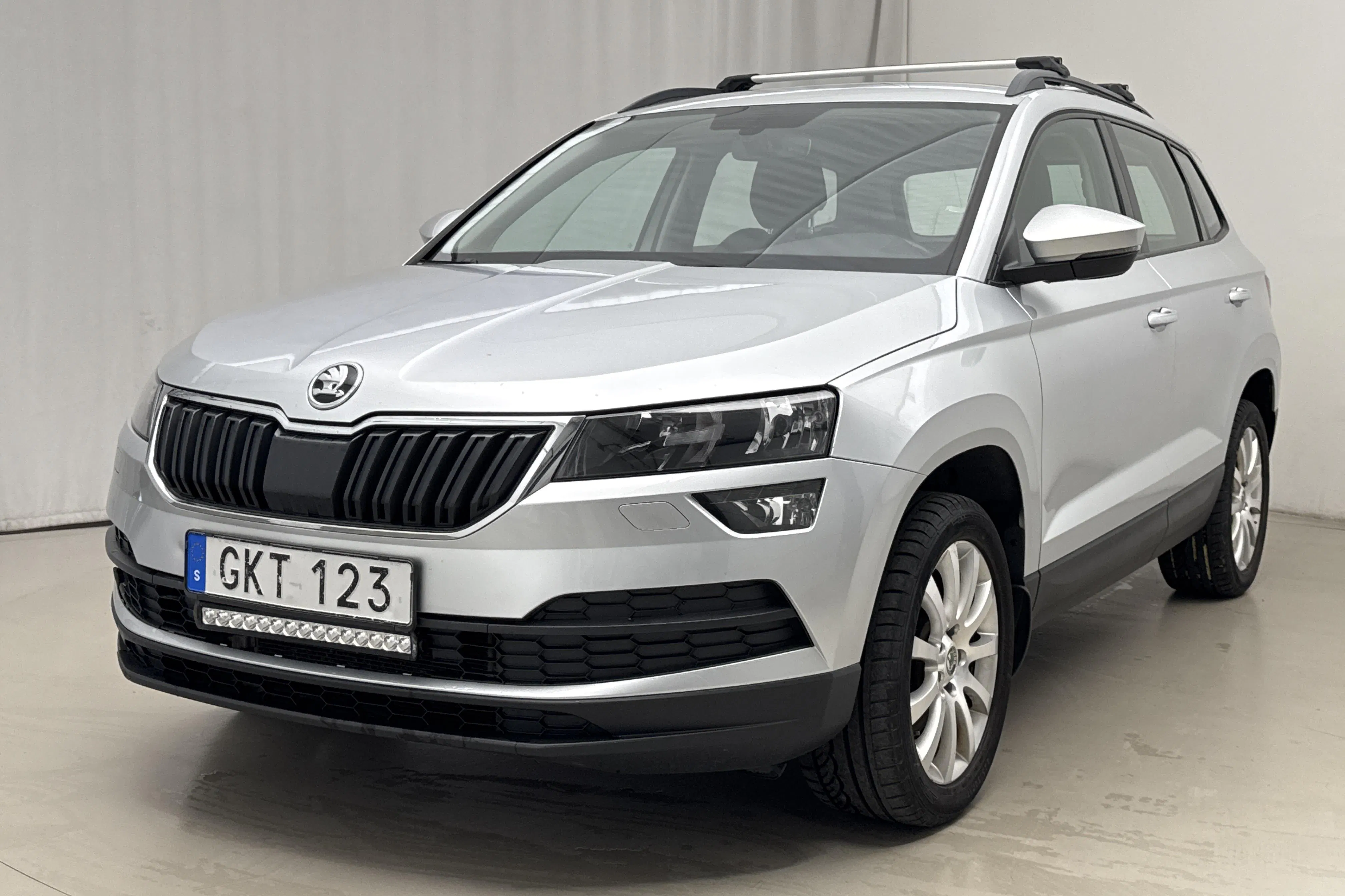 Presentation photo 1 of 16: Skoda Karoq 2.0 TDI 4X4 (150hk) - 243 050 km - Manual - silver - 2019