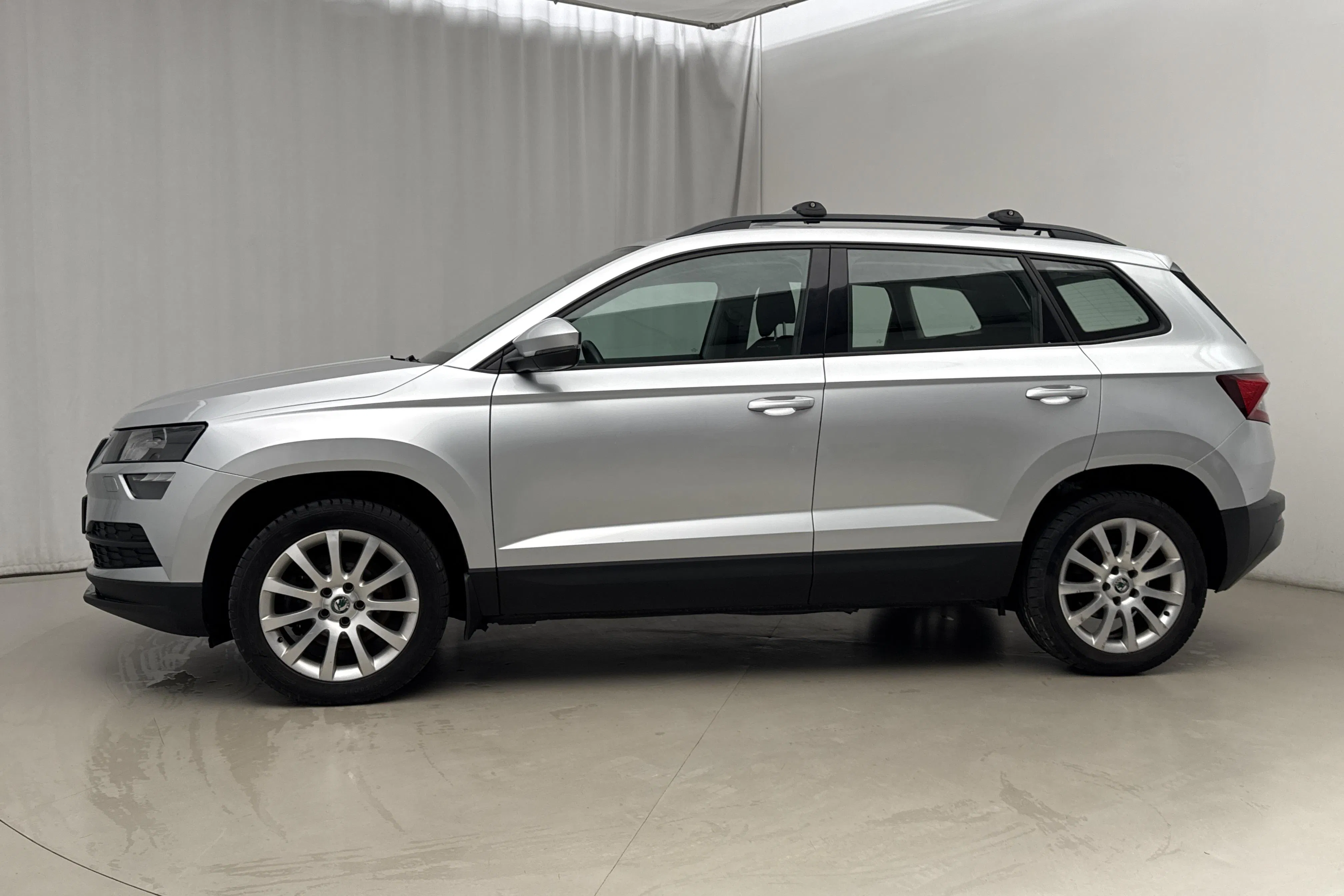 Presentation photo 2 of 16: Skoda Karoq 2.0 TDI 4X4 (150hk) - 243 050 km - Manual - silver - 2019