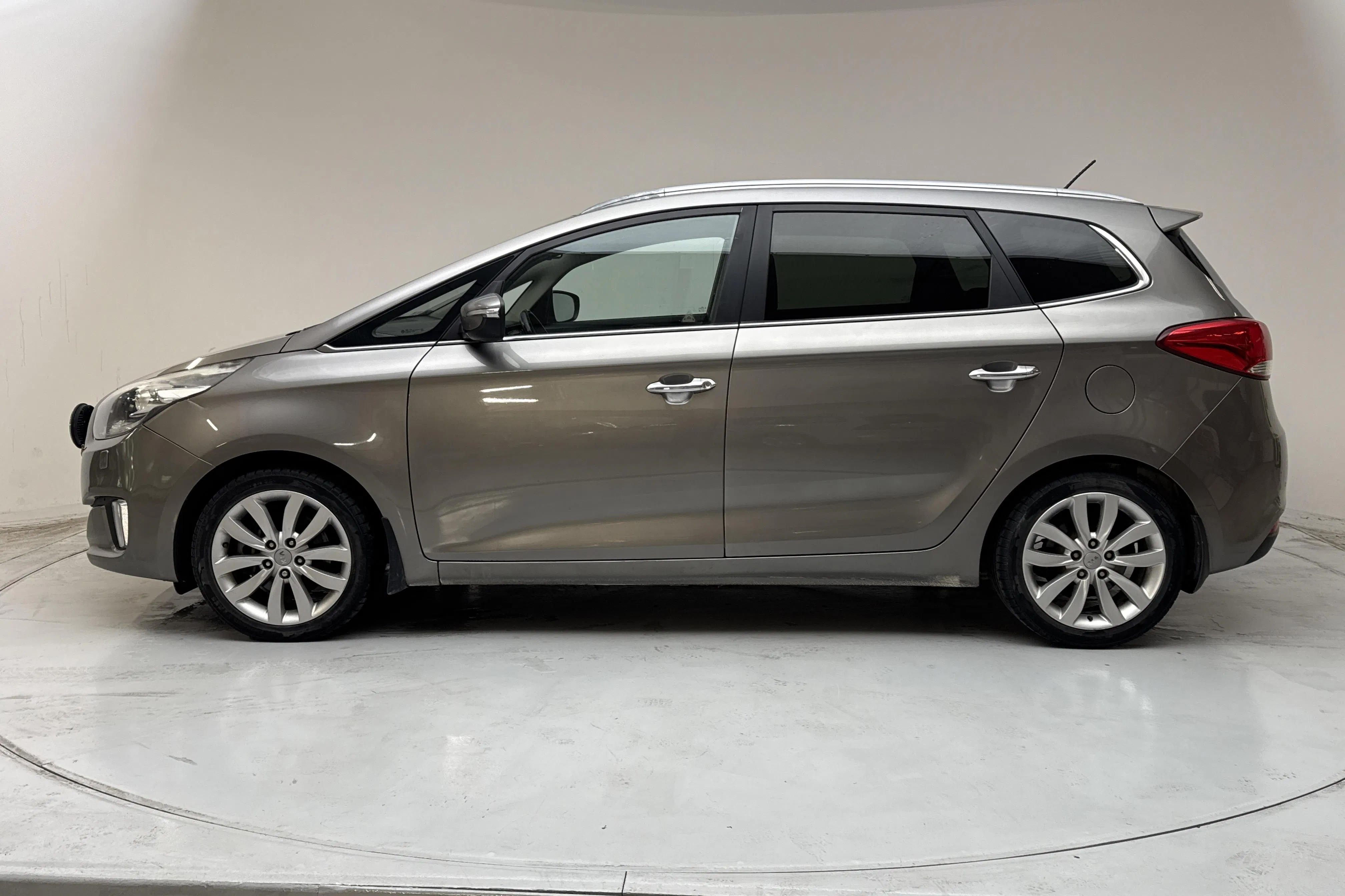 Presentation photo 2 of 13: KIA Carens 1.7 CRDi (115hk) - 253 020 km - Manual - gray - 2014