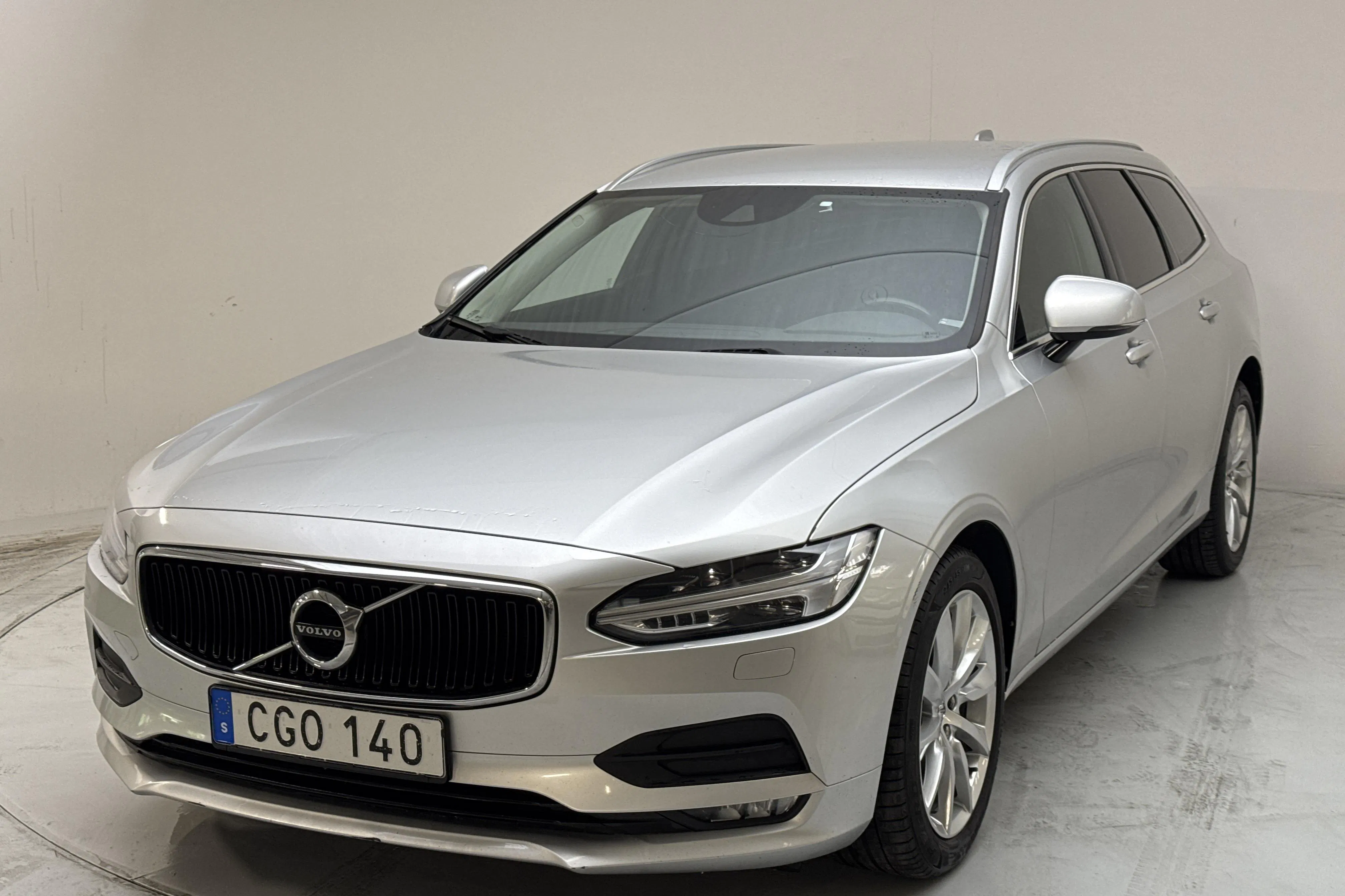 Presentationsfoto 1 av 15: Volvo V90 D4 (190hk) - 20 511 mil - Automat - silver - 2018