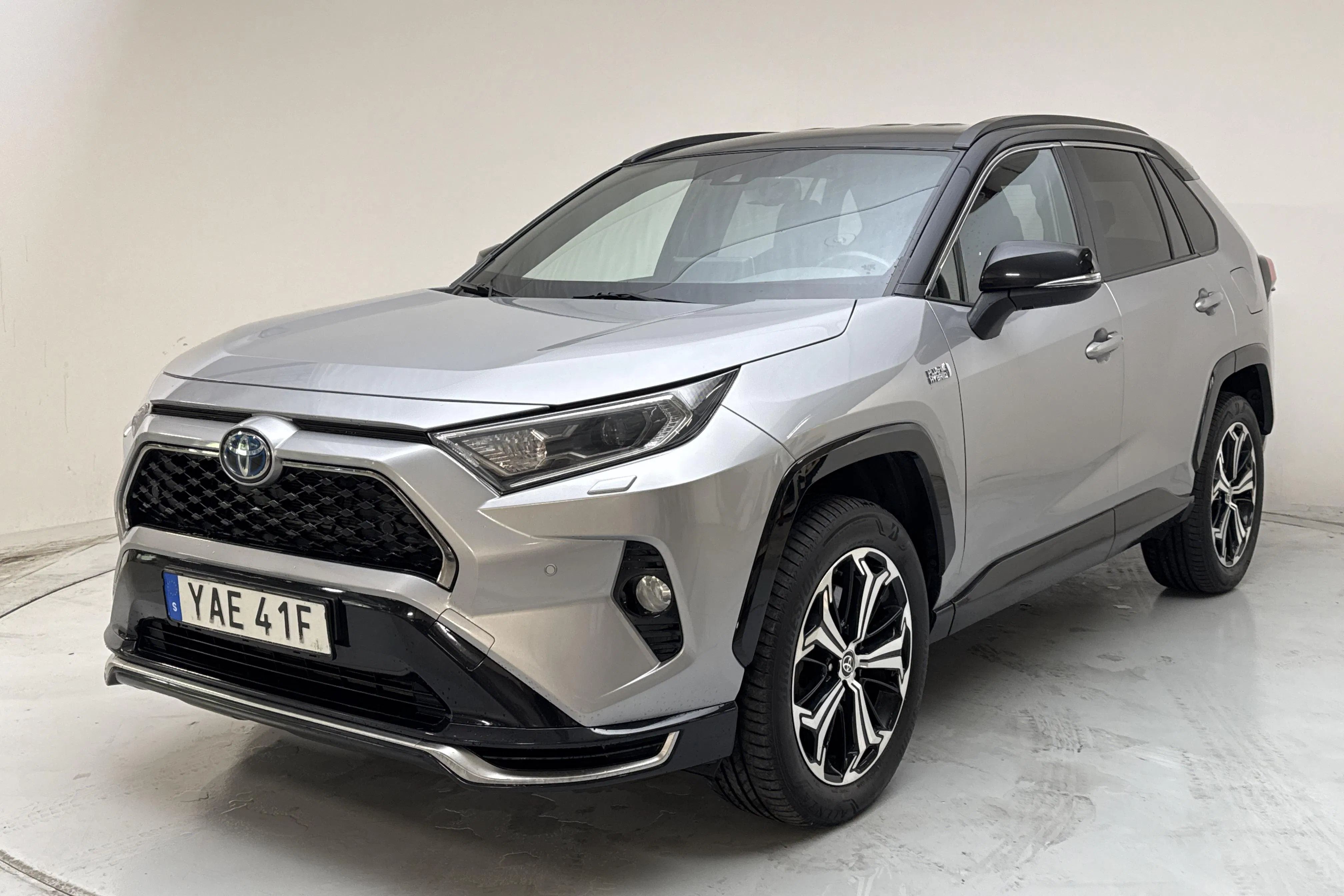 Presentationsfoto 1 av 15: Toyota RAV4 2.5 Plug-in Hybrid AWDi (306hk) - 13 784 mil - Automat - grå - 2021