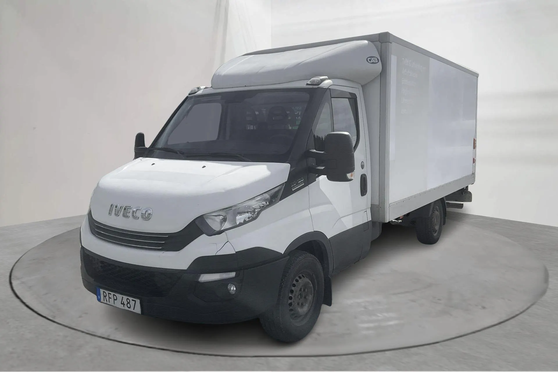 Presentation photo 1 of 13: Iveco Daily 35 2.3 Volymskåp (156hk) - 30 315 Scandinavian mile - Automatic - white - 2018