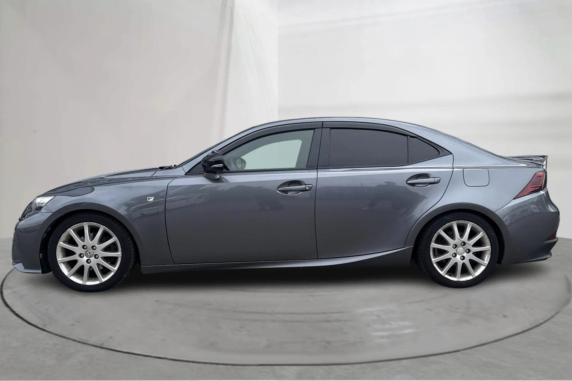 Presentation photo 2 of 18: Lexus IS 300h (181hk) - 150 700 km - Automatic - gray - 2014
