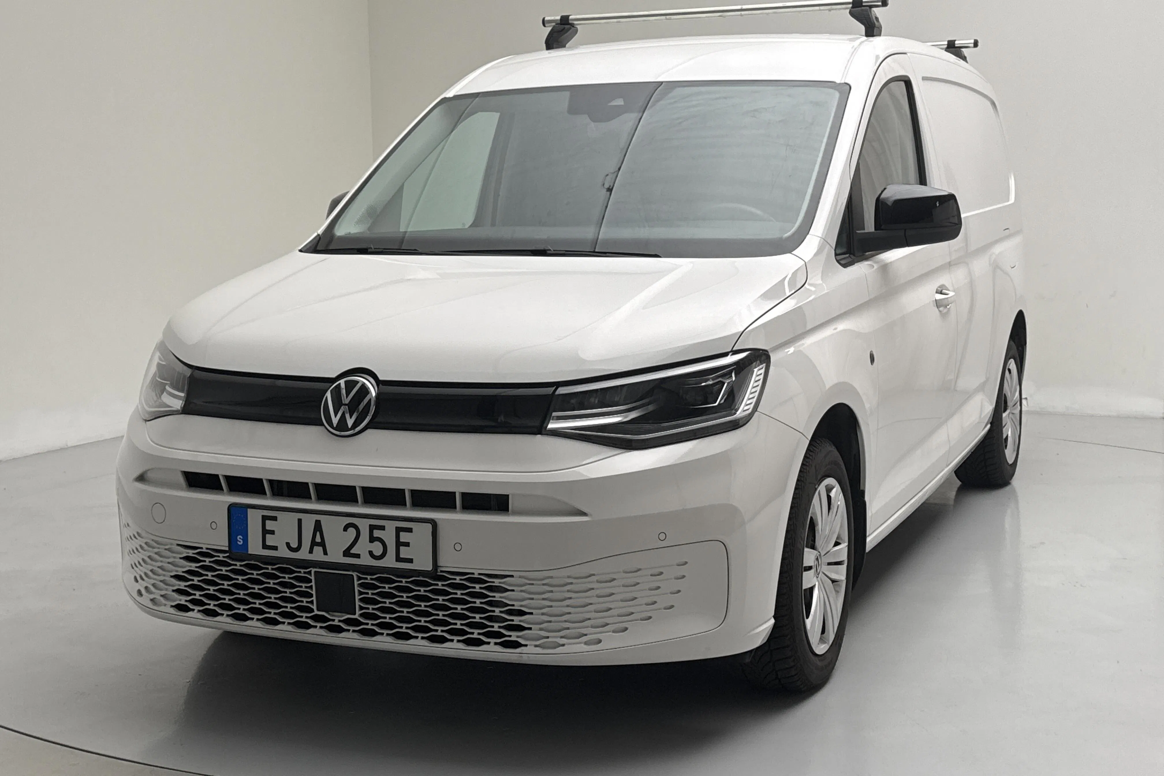 Presentation photo 1 of 15: VW Caddy Cargo 1.5 TGI (130hk) - 1 299 Scandinavian mile - Manual - white - 2023