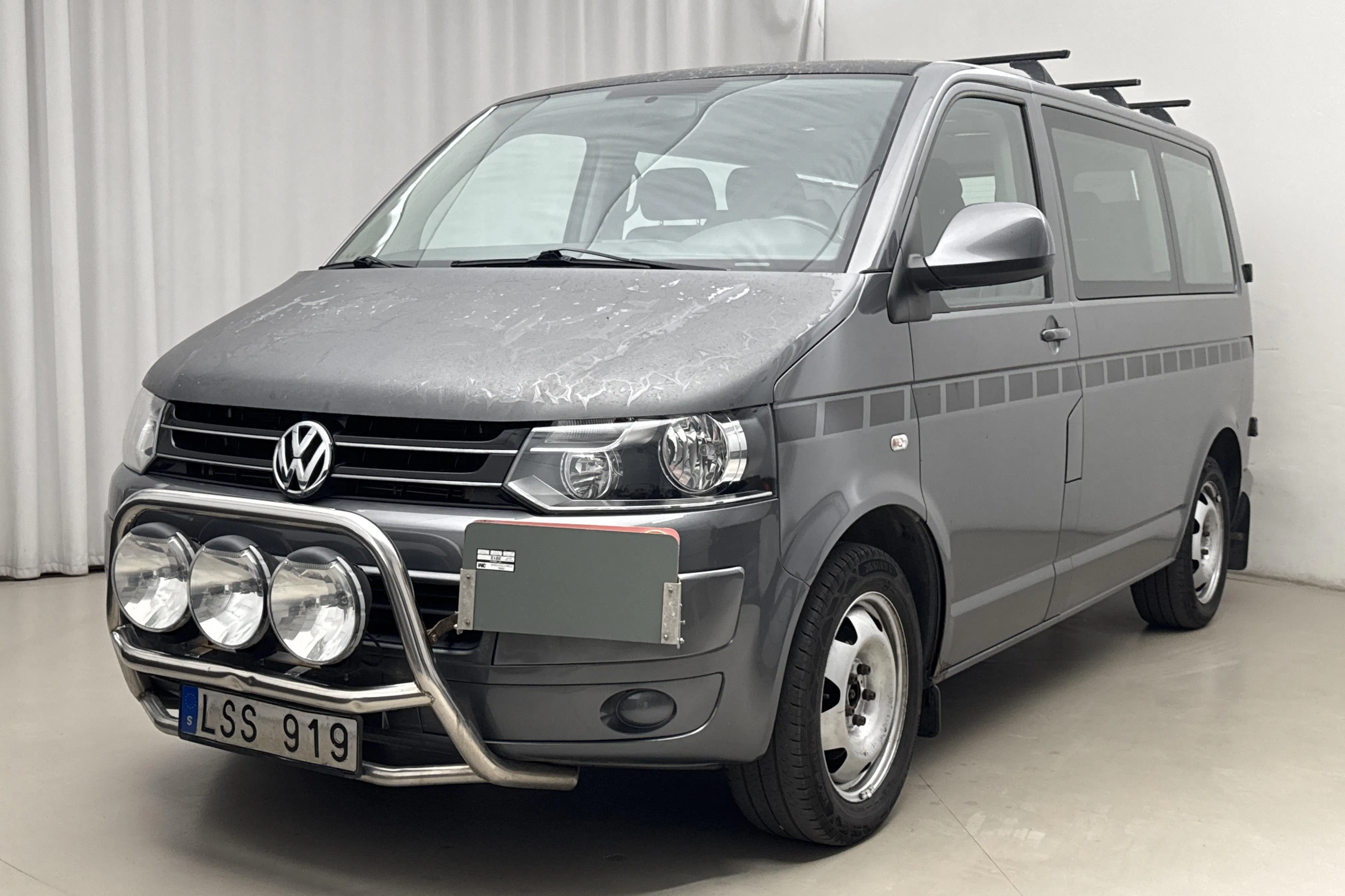 Presentationsfoto 1 av 17: VW Caravelle T5 2.0 TDI 4MOTION (140hk) - 18 427 mil - Manuell - grå - 2013