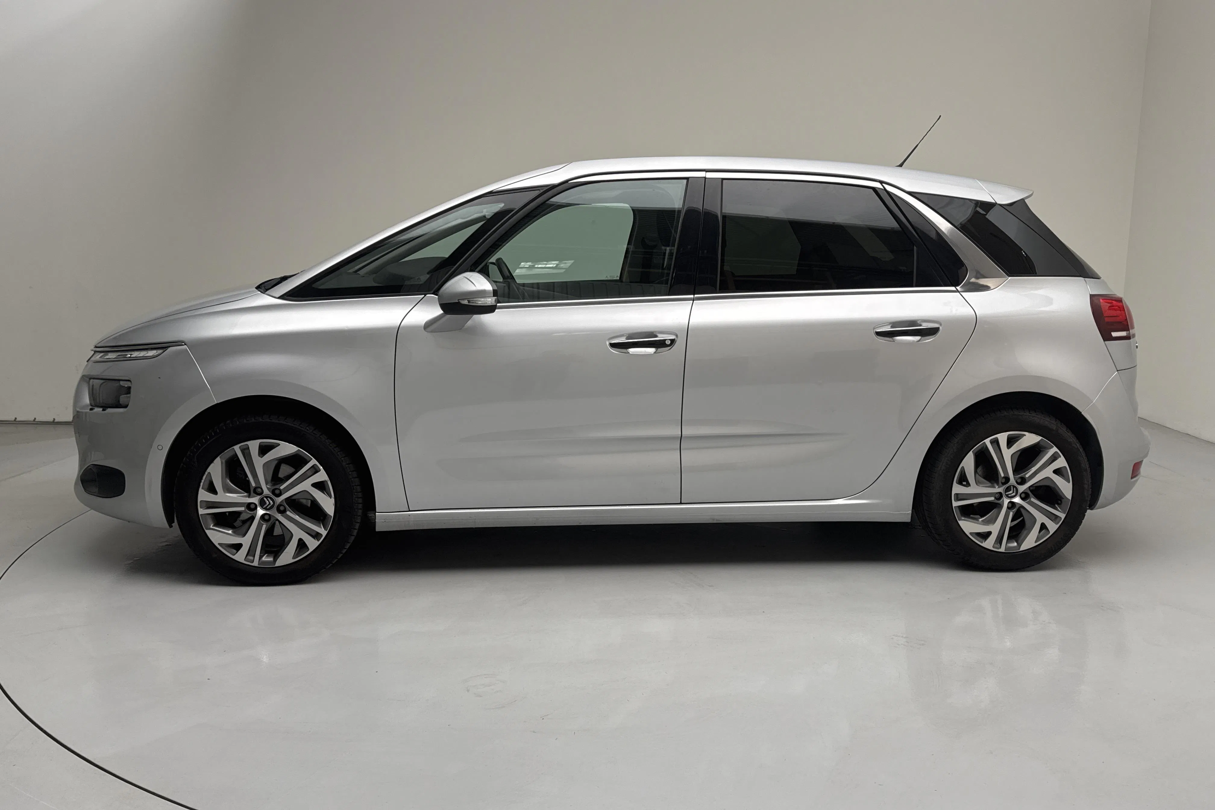 Presentation photo 2 of 15: Citroën C4 Picasso 1.6 HDi (115hk) - 90 010 km - Manual - silver - 2015