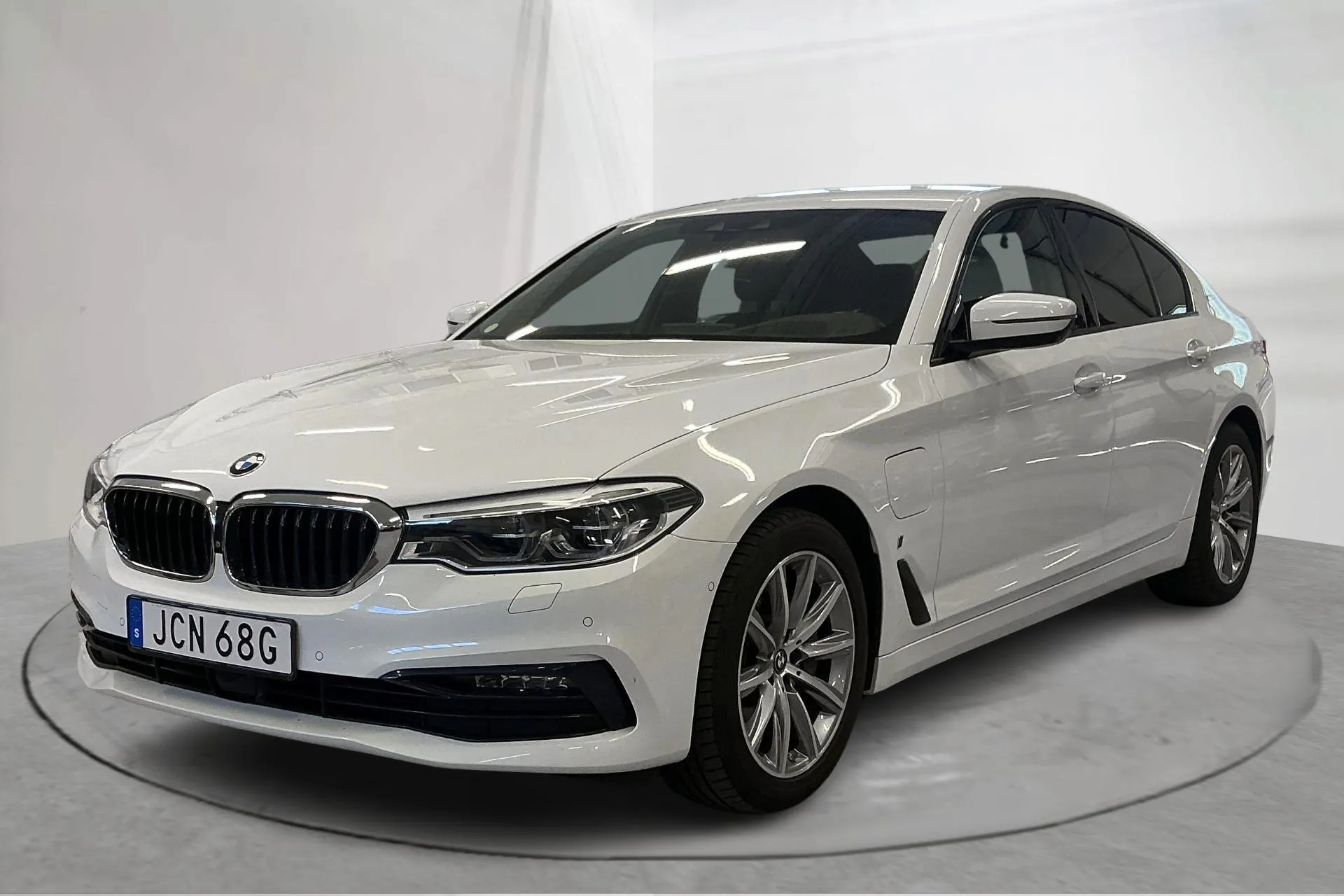 Presentation photo 1 of 21: BMW 530e iPerformance Sedan, G30 (252hk) - 94 350 km - Automatic - white - 2019