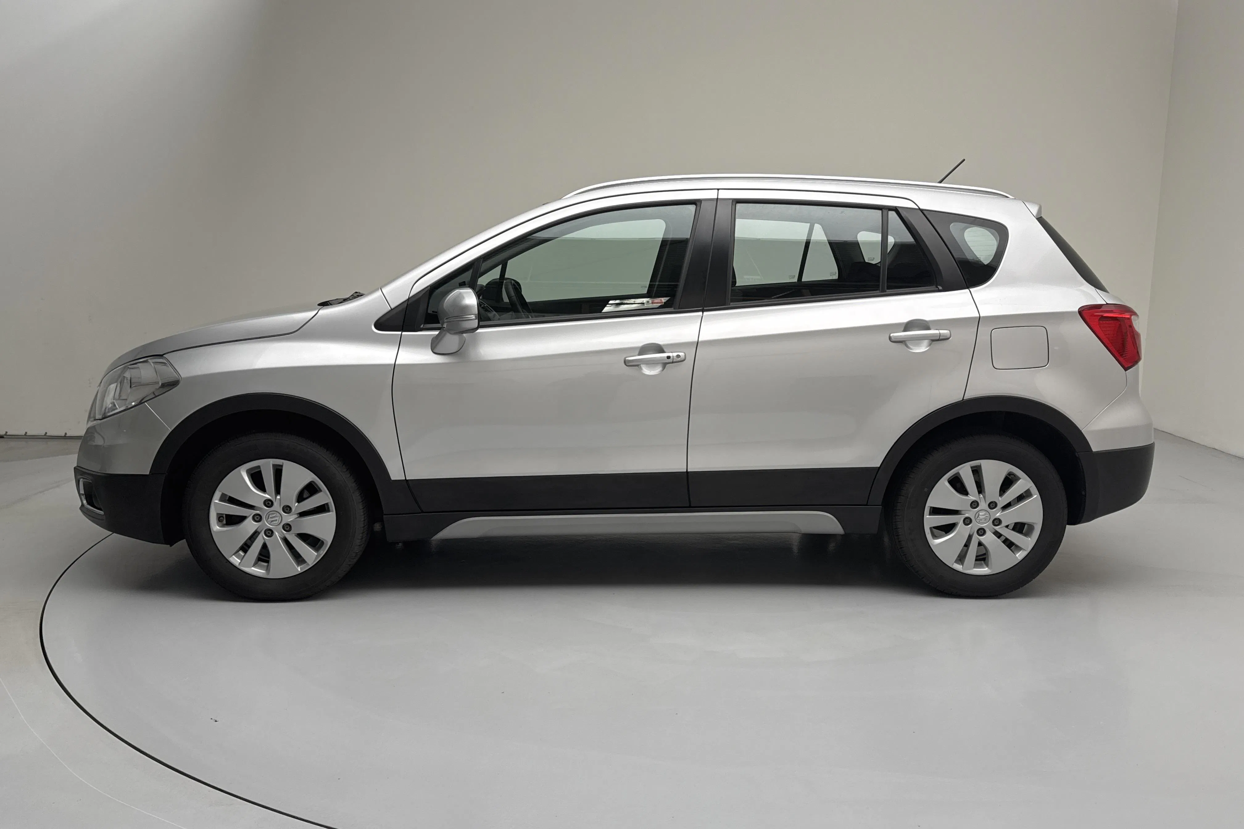 Presentation photo 2 of 13: Suzuki S-Cross 1.6 4x4 (120hk) - 59 330 km - Manual - silver - 2014