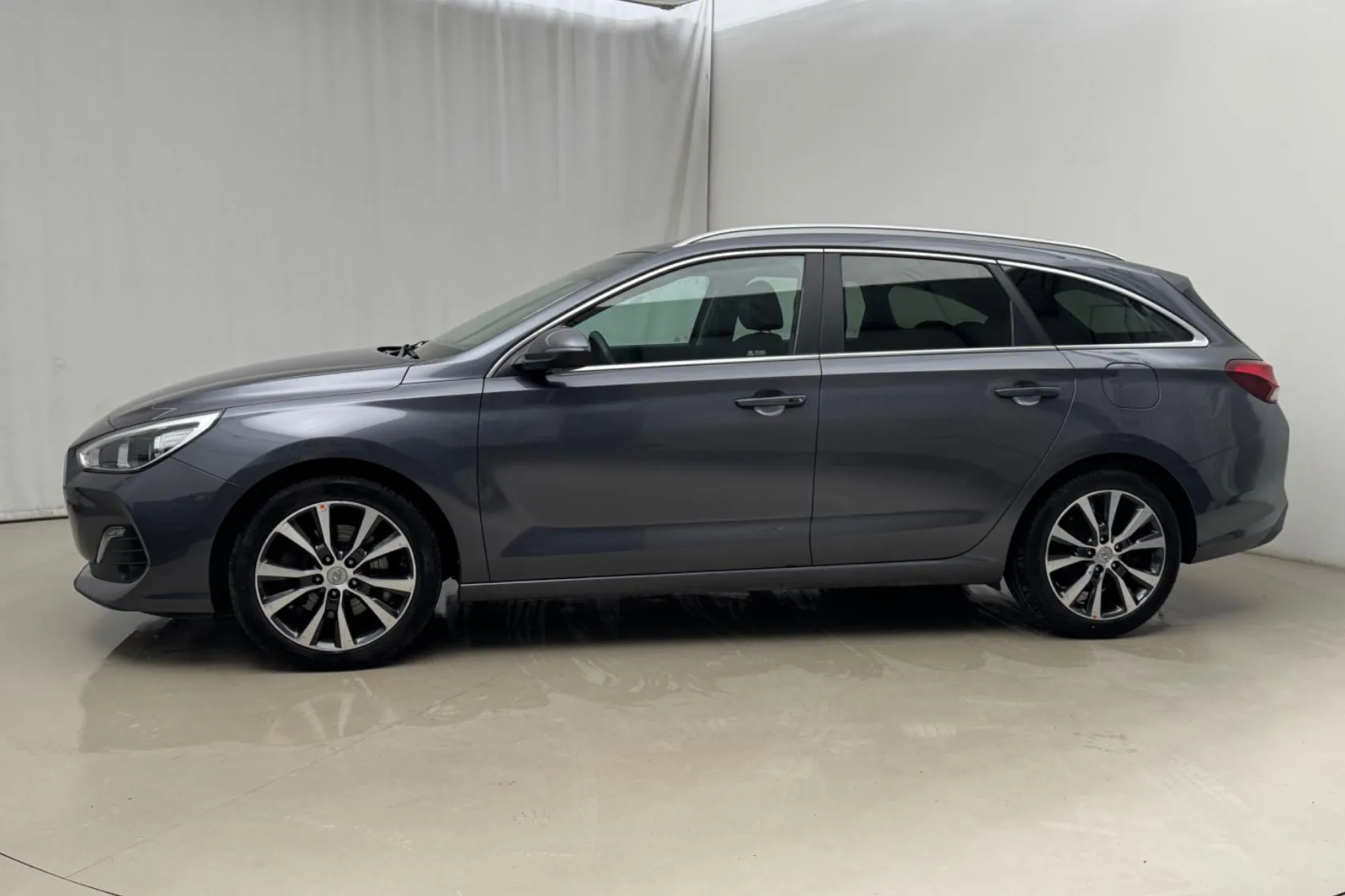 Presentation photo 2 of 19: Hyundai i30 1.4 Turbo Kombi (140hk) - 71 490 km - Automatic - gray - 2020