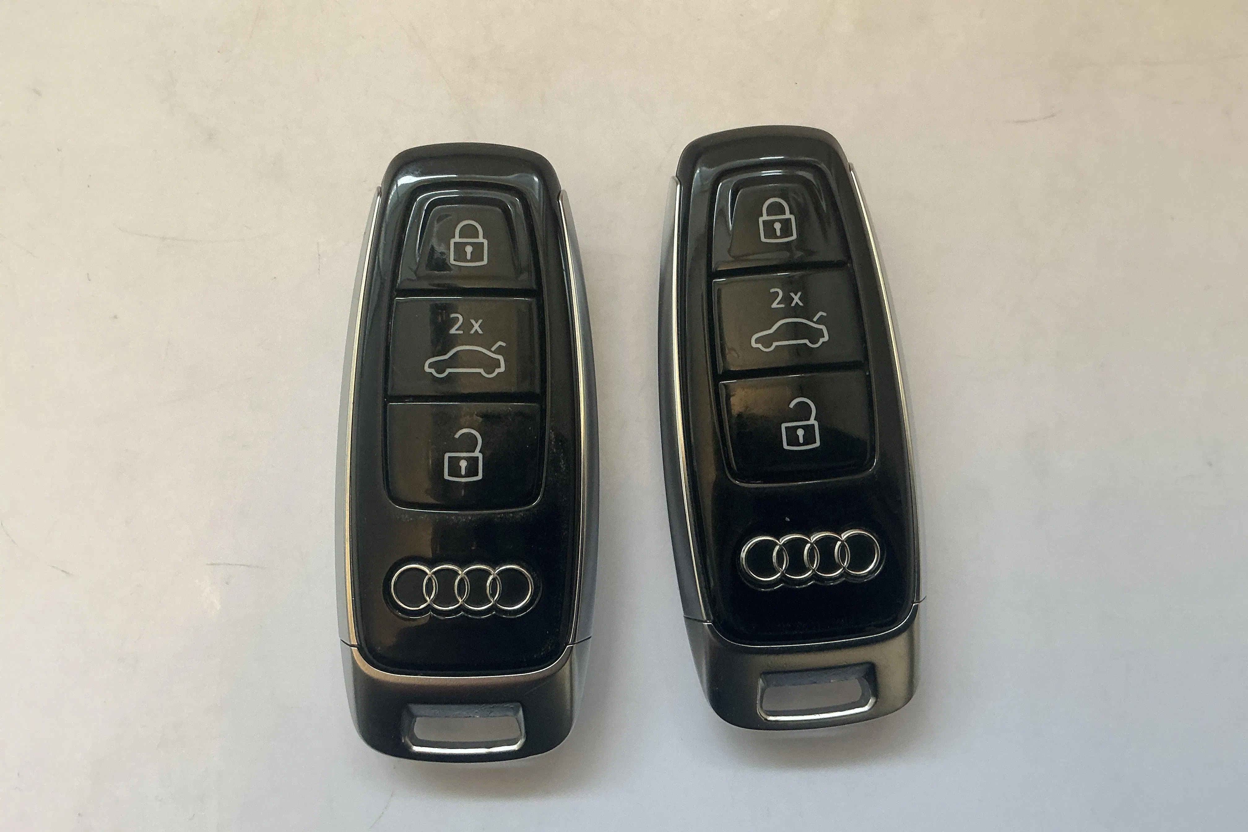 Presentation photo 18 of 18: Audi Q8 55 e-tron quattro (408hk) - 61 370 km - Automatic - gray - 2024