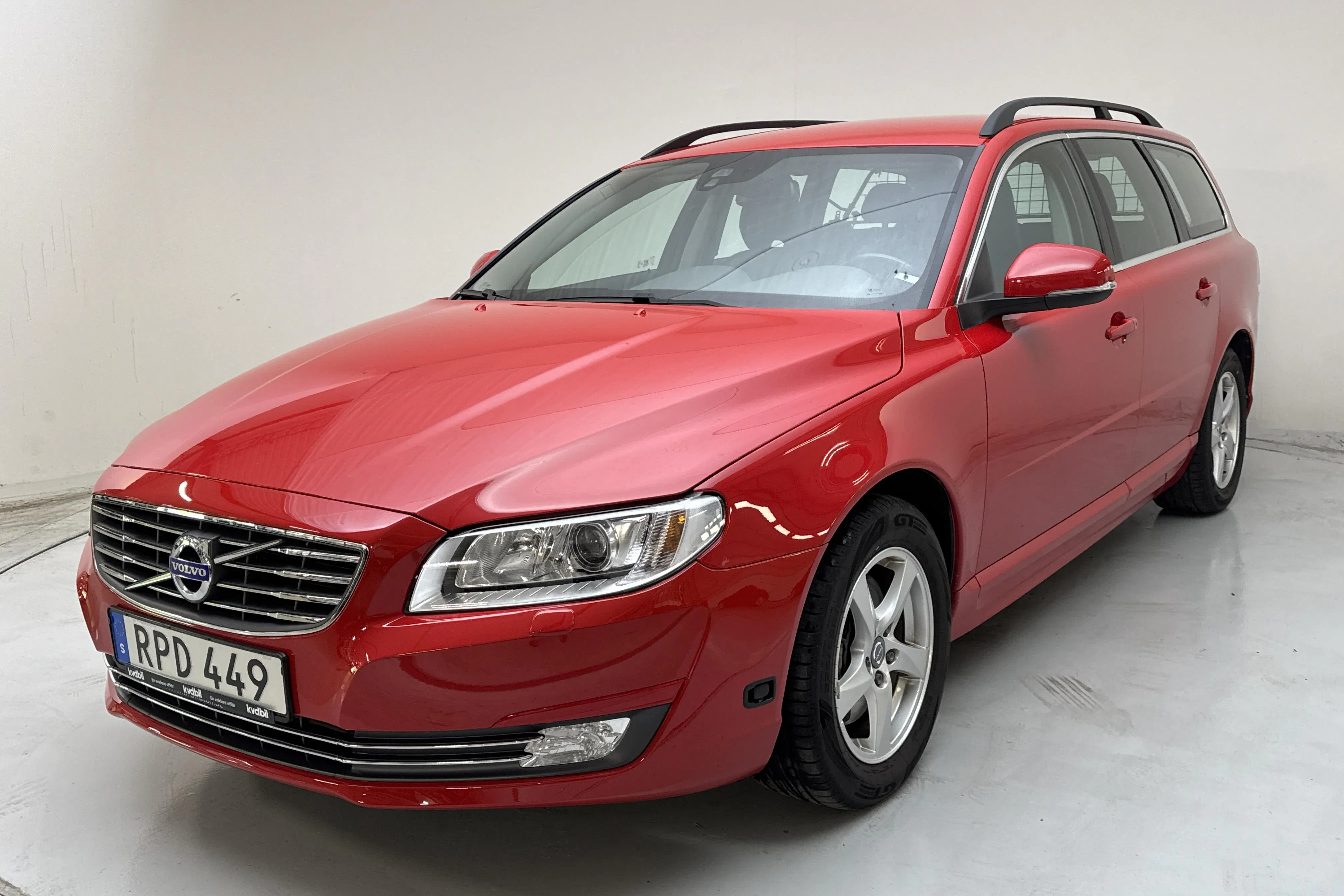 Presentationsfoto 1 av 12: Volvo V70 II 2.0 Bi-fuel (213hk) - 13 455 mil - Manuell - röd - 2015