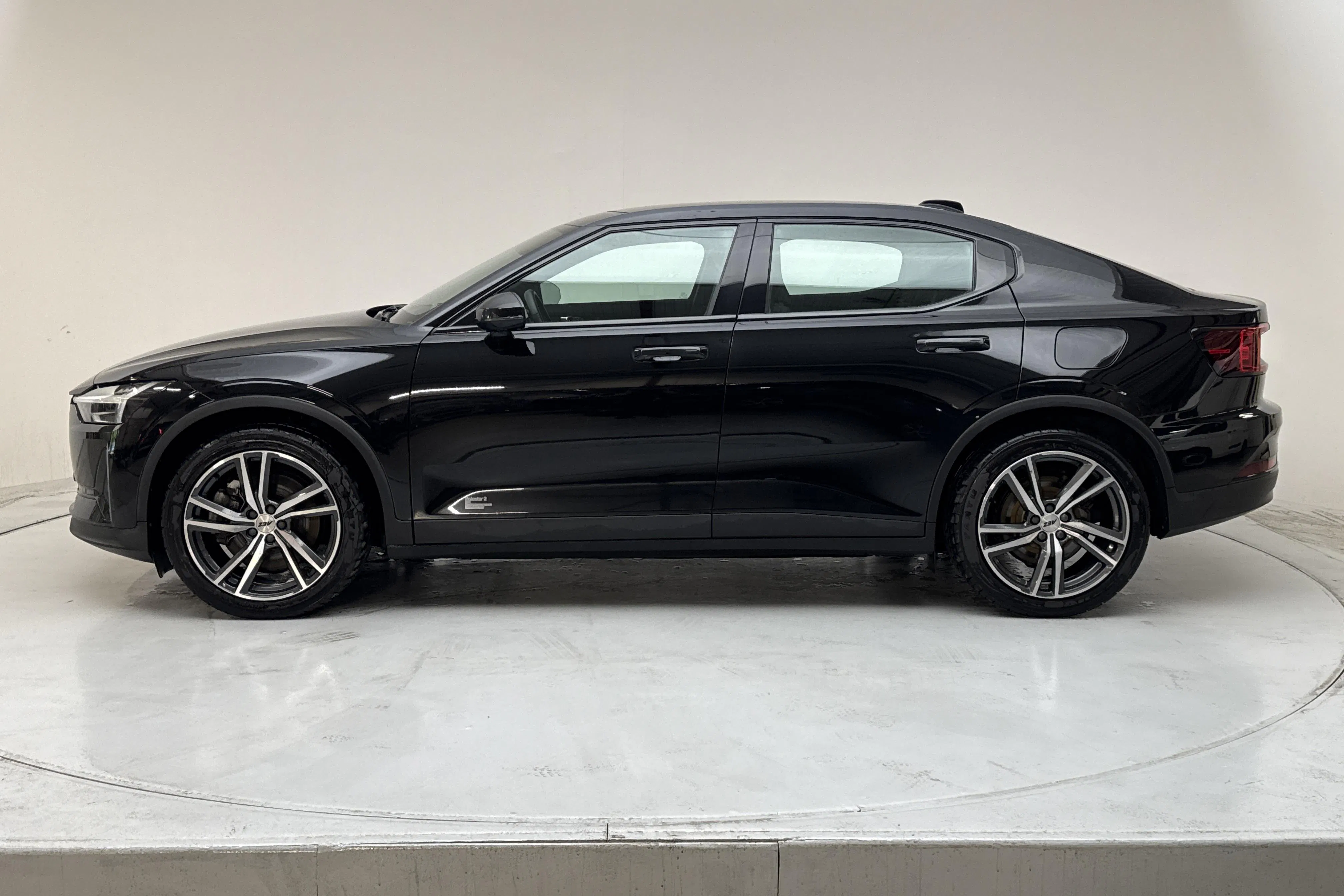 Presentationsfoto 2 av 19: Polestar 2 Standard range Single motor (224hk) - 13 172 mil - Automat - svart - 2022