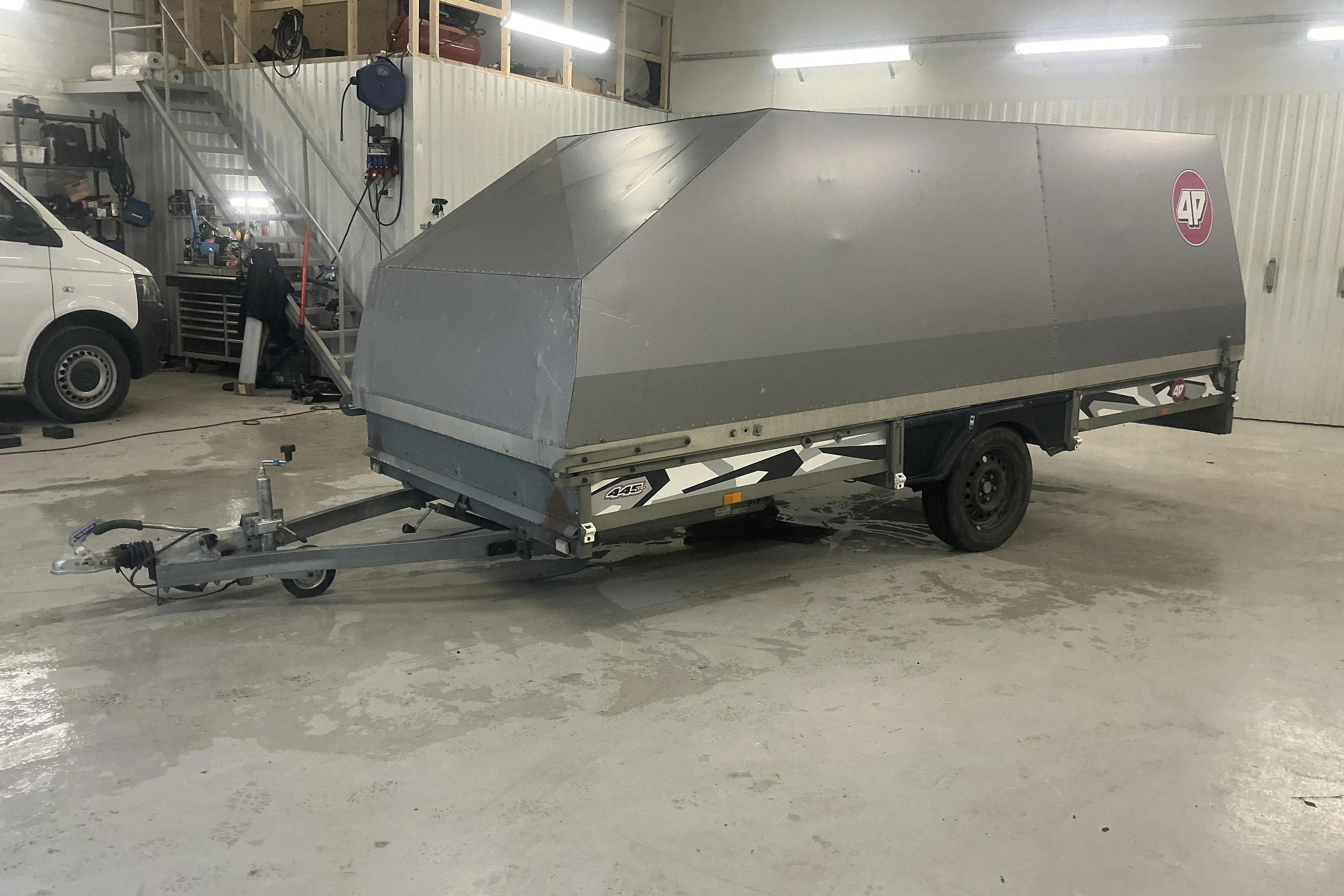 NORTH GRADE 4P TOURING 445 TXI Kåpsläpvagn med tippfunktion Släpvagn