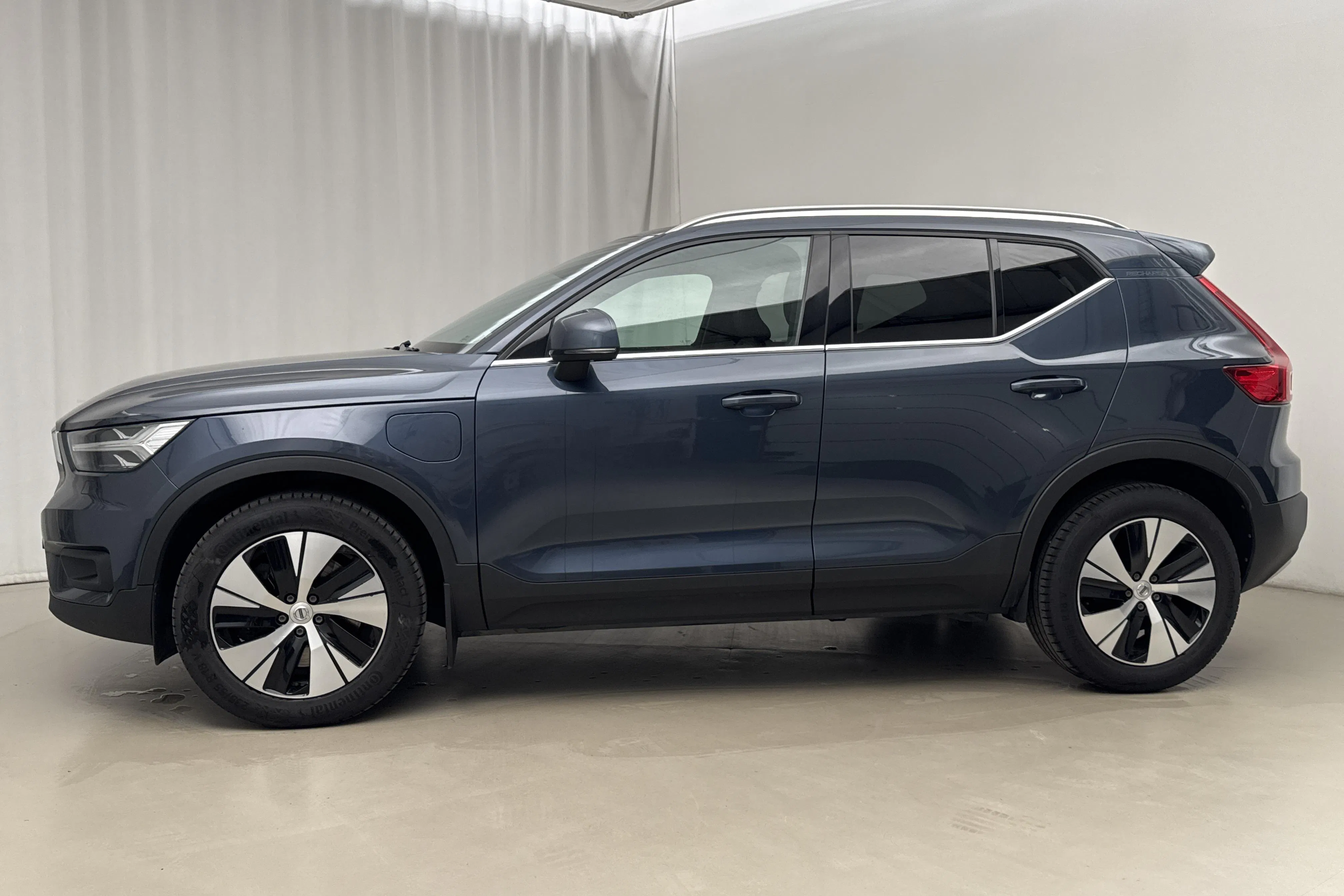 Presentation photo 2 of 22: Volvo XC40 T4 2WD Twin Engine (211hk) - 111 560 km - Automatic - dark blue - 2022