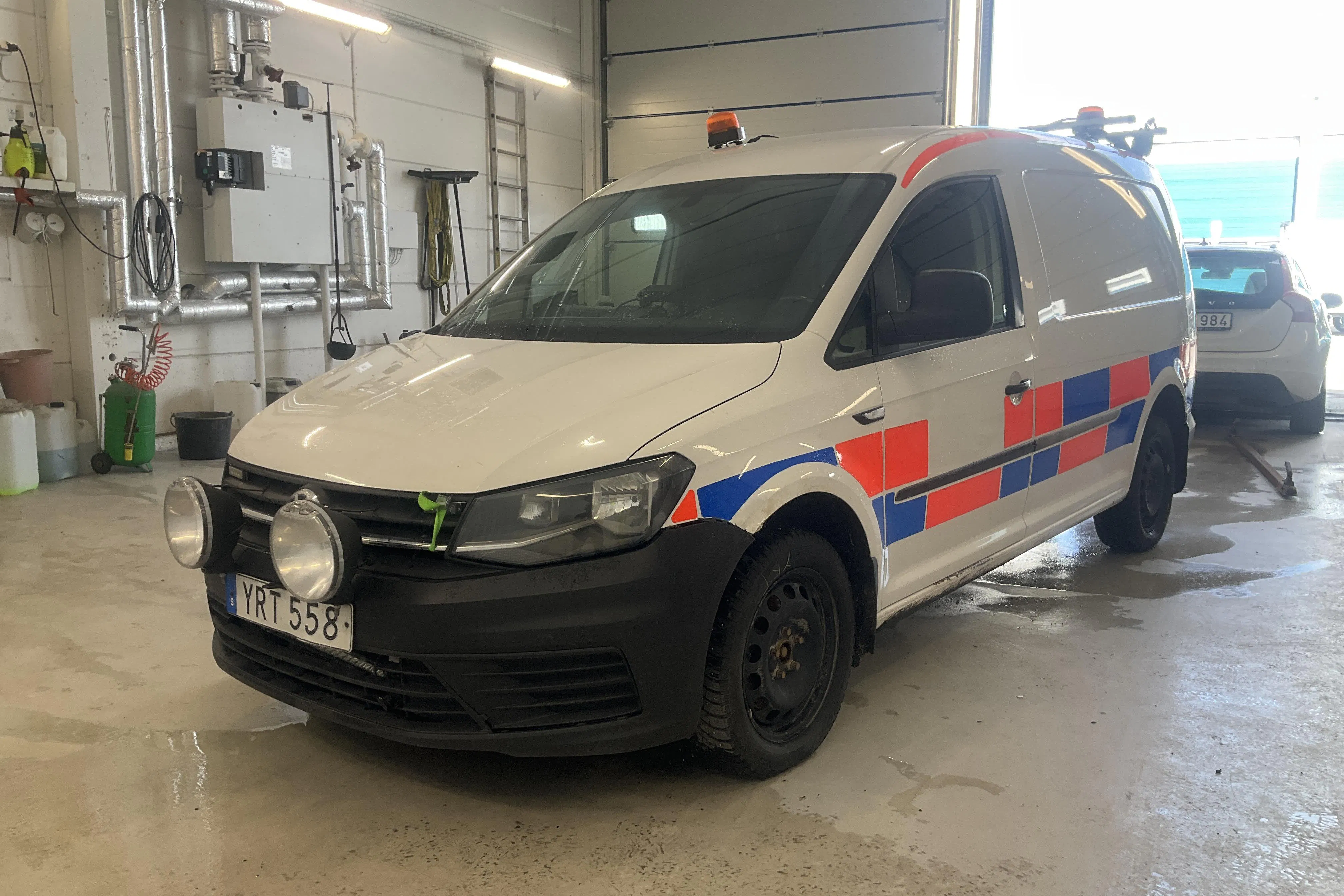 Presentation photo 1 of 13: VW Caddy 2.0 TDI Maxi Skåp 4MOTION (150hk) - 308 110 km - Automatic - white - 2019