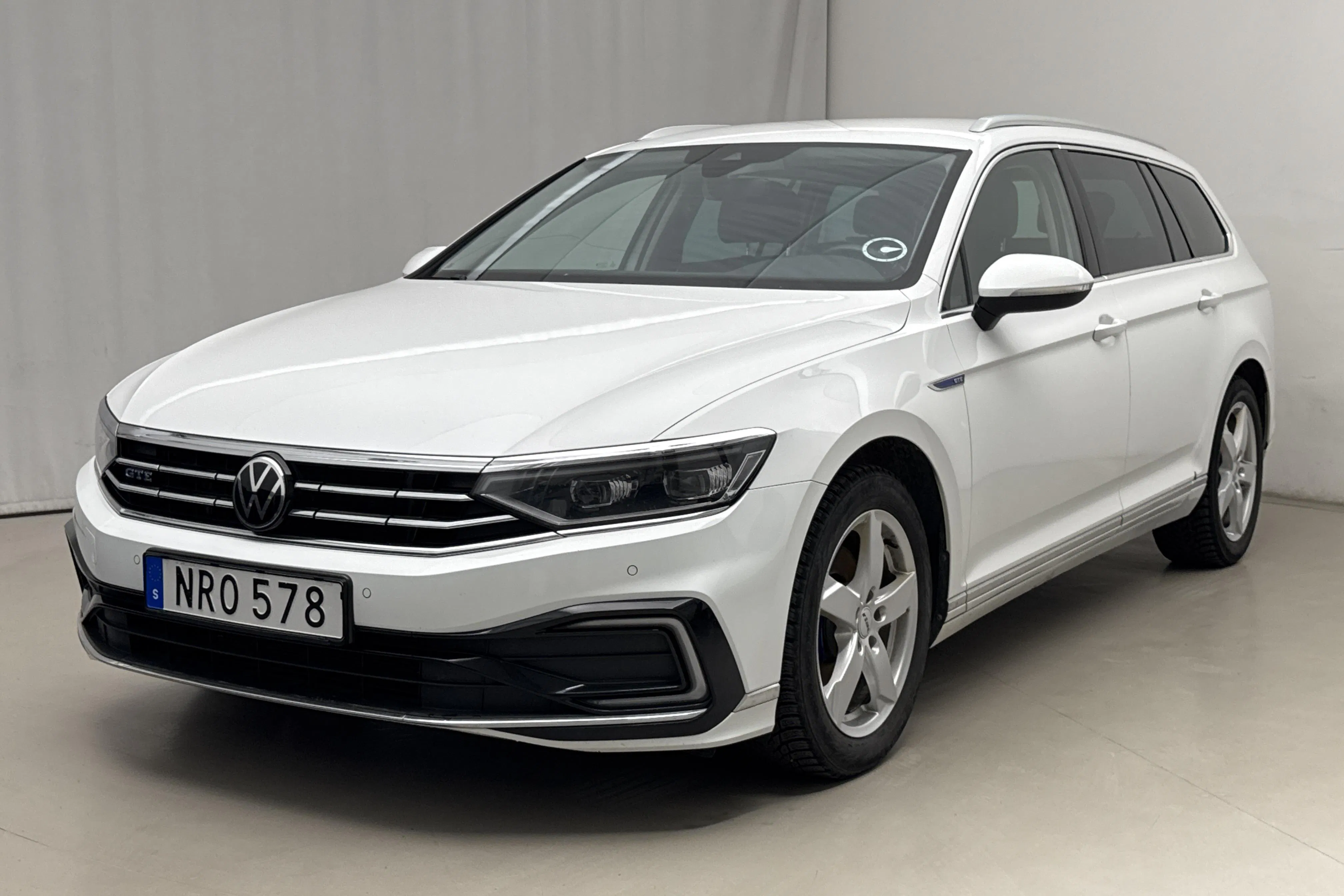 Presentation photo 1 of 20: VW Passat 1.4 GTE Sportscombi (218hk) - 115 730 km - Automatic - white - 2021