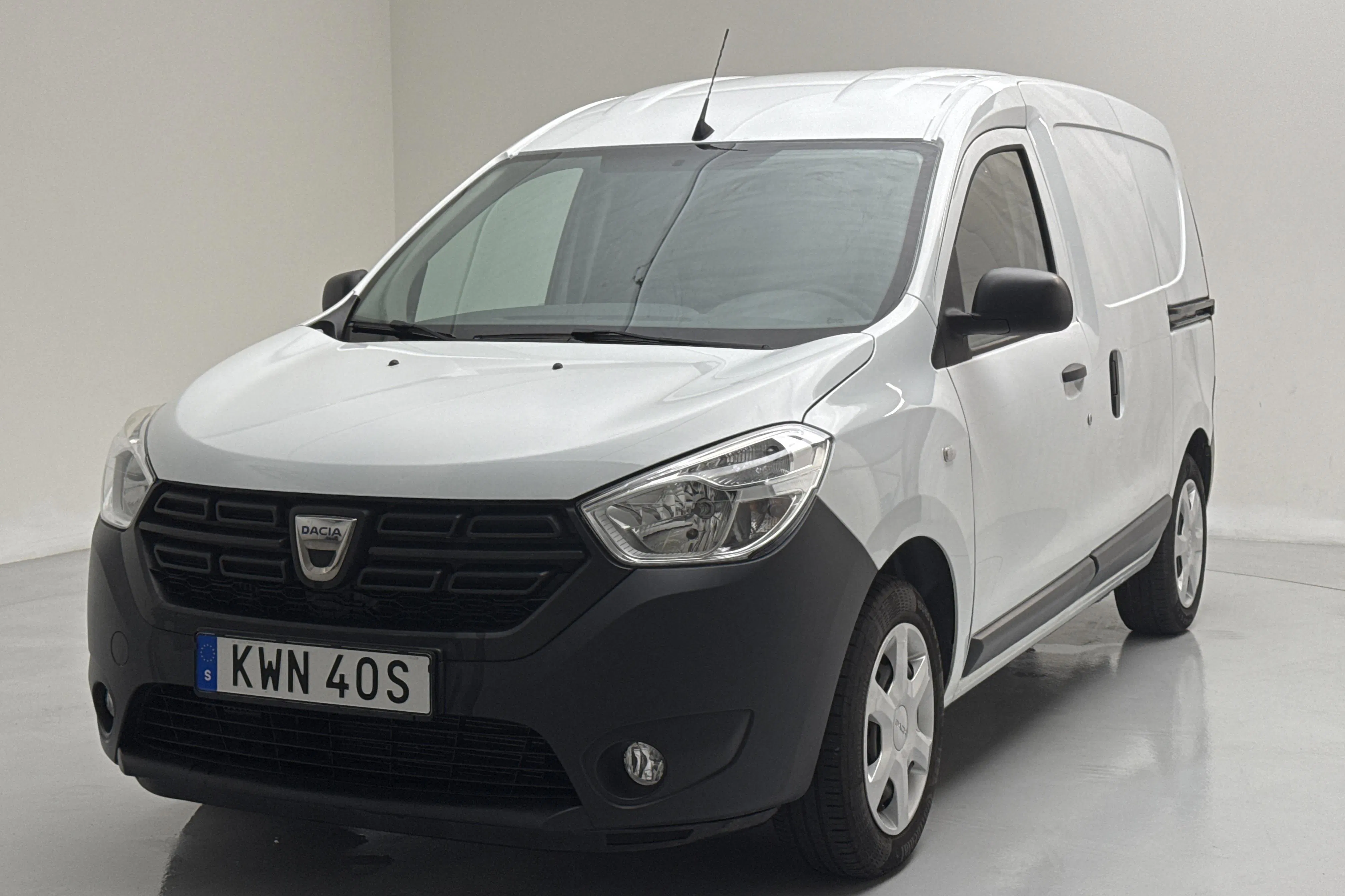 Presentation photo 1 of 14: Dacia Dokker Van 1.3 TCe (130hk) - 38 650 km - Manual - white - 2020