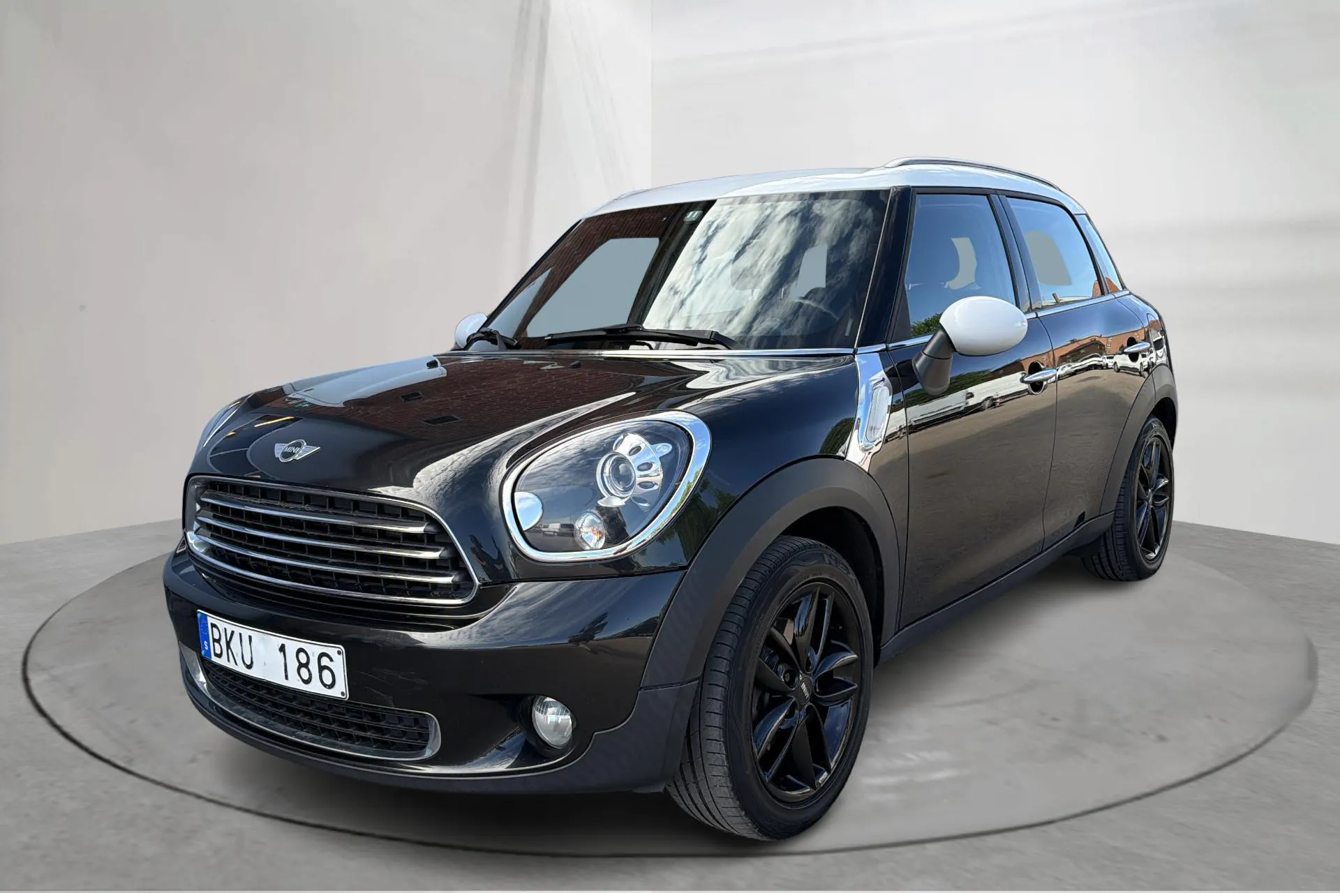 Presentation photo 1 of 13: MINI Cooper D Countryman (112hk) - 128 290 km - Manual - black - 2012
