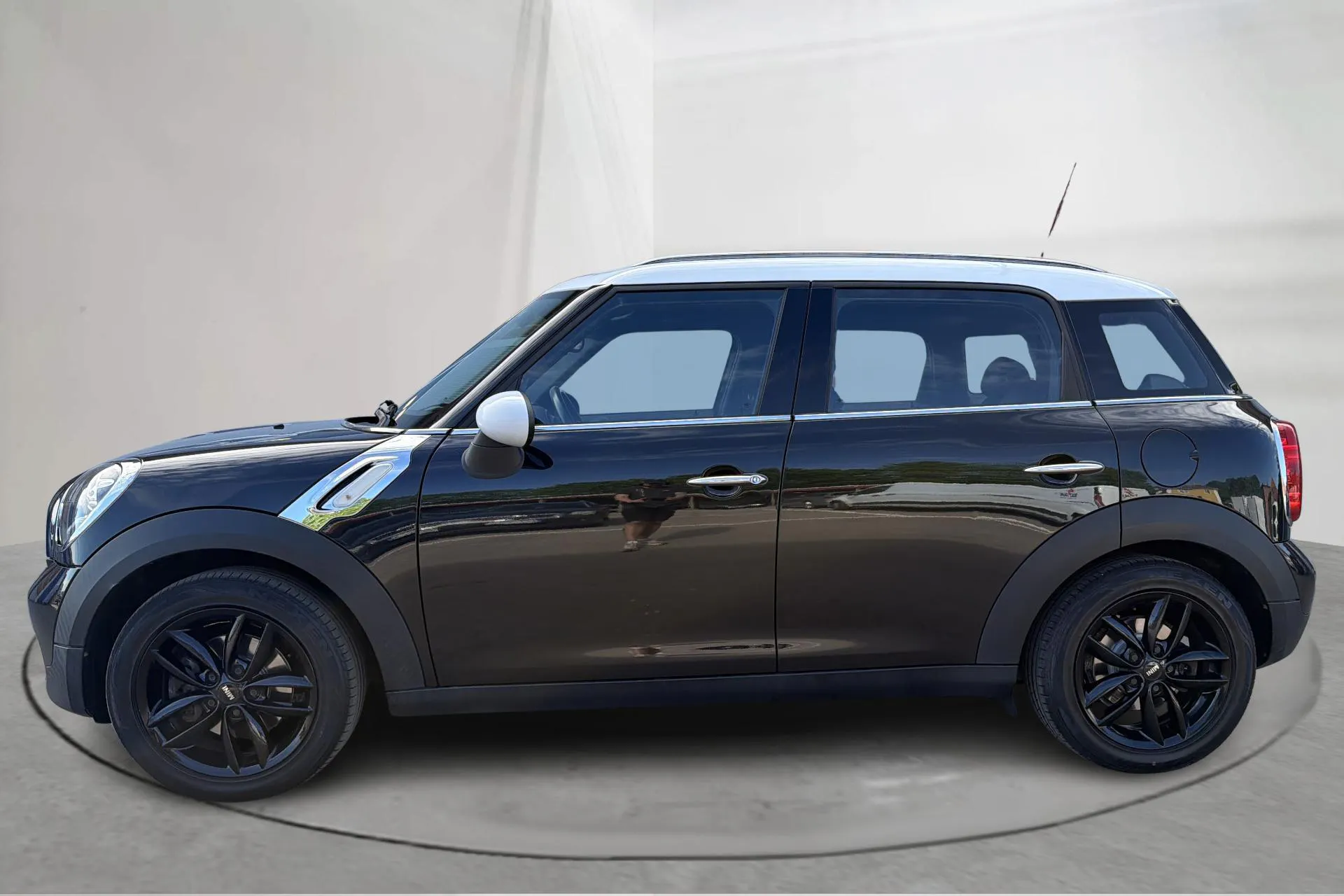 Presentation photo 2 of 13: MINI Cooper D Countryman (112hk) - 128 290 km - Manual - black - 2012