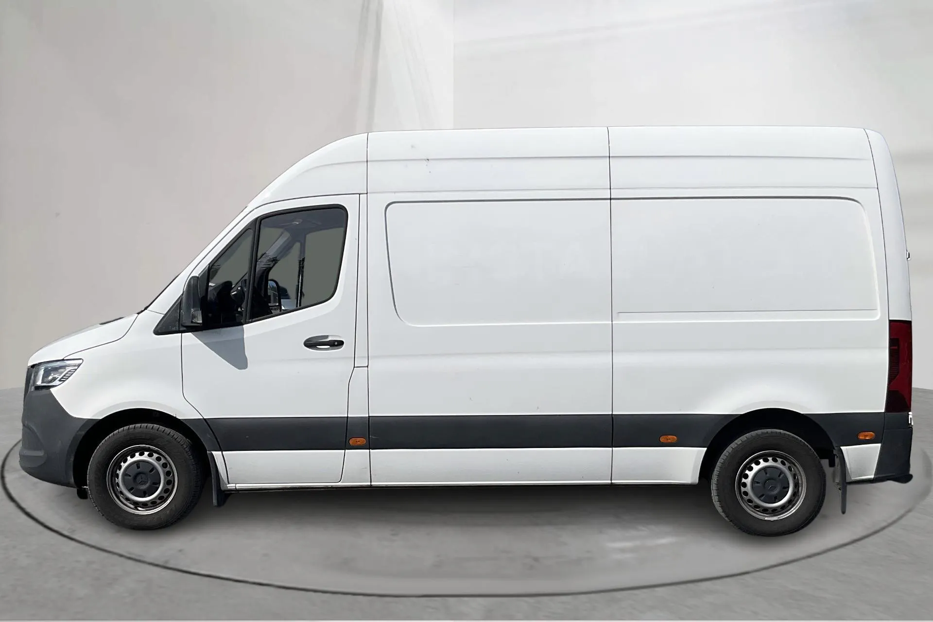 Presentation photo 2 of 14: Mercedes Sprinter 211 CDI Skåp 2WD (114hk) - 109 500 km - Automatic - white - 2023