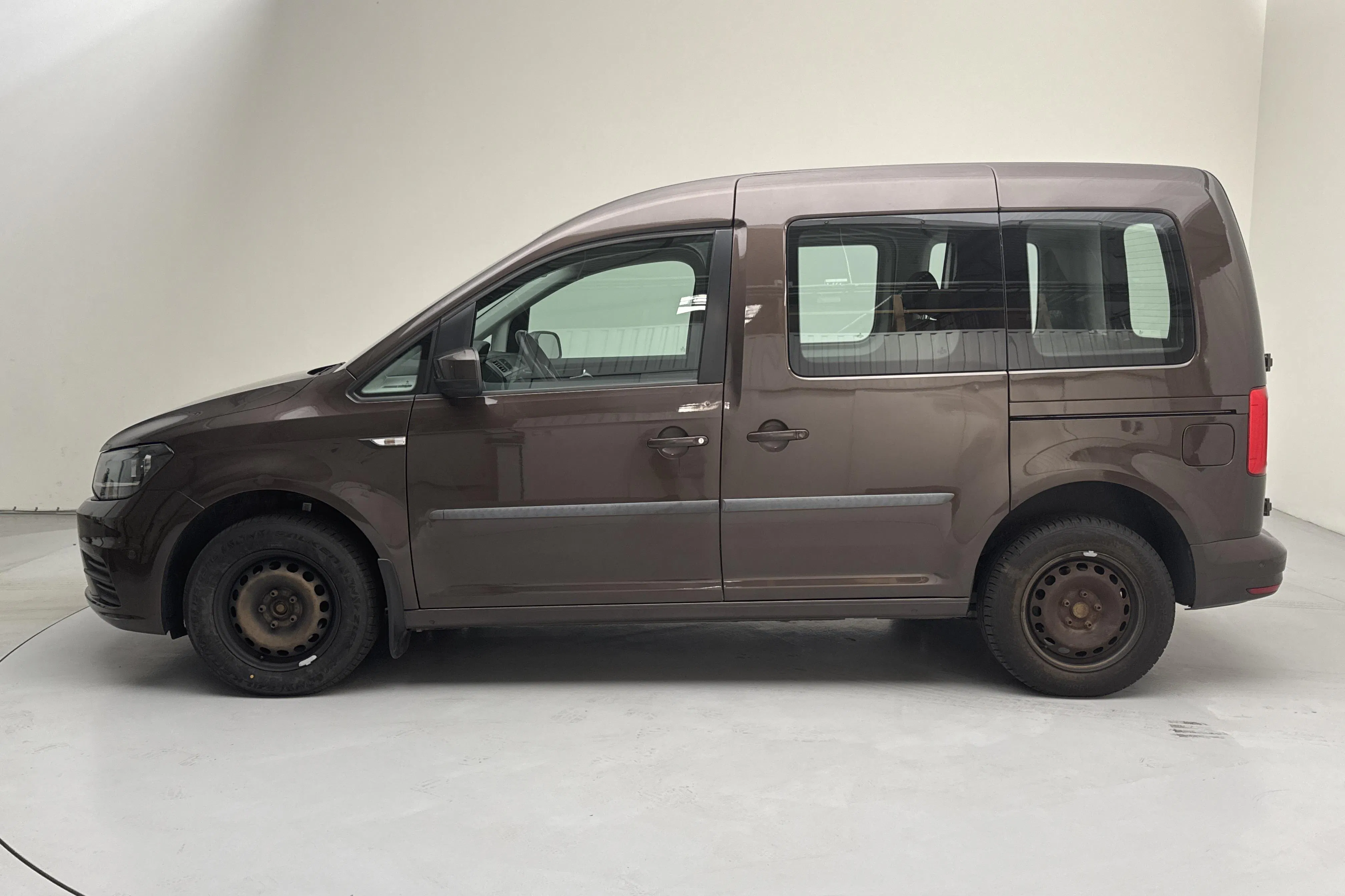 Presentationsfoto 2 av 11: VW Caddy Kombi 1.4 TGI (110hk) - 11 589 mil - Manuell - brun - 2020