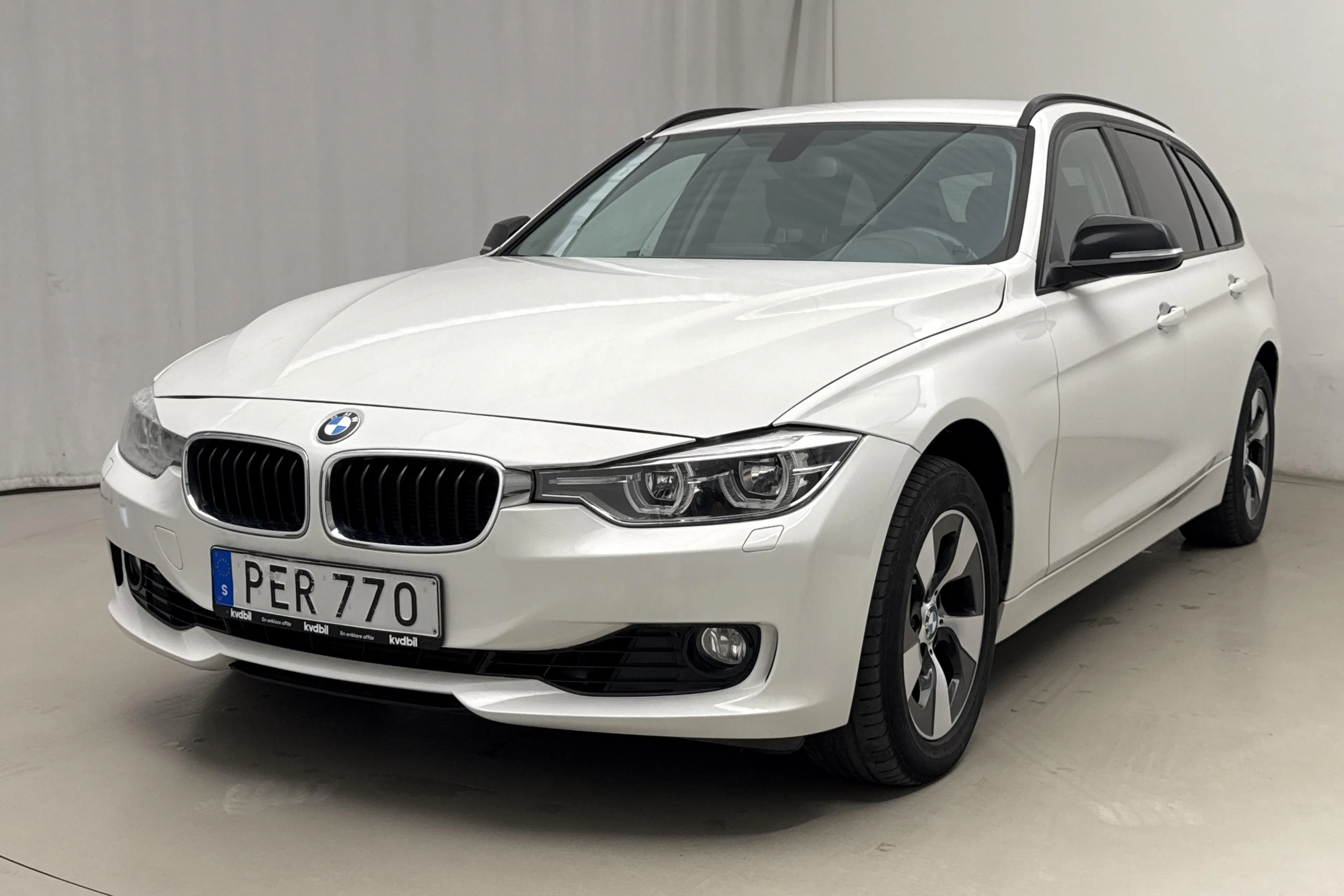 Presentationsfoto 1 av 15: BMW 320d xDrive Touring, F31 (190hk) - 13 549 mil - Automat - vit - 2017