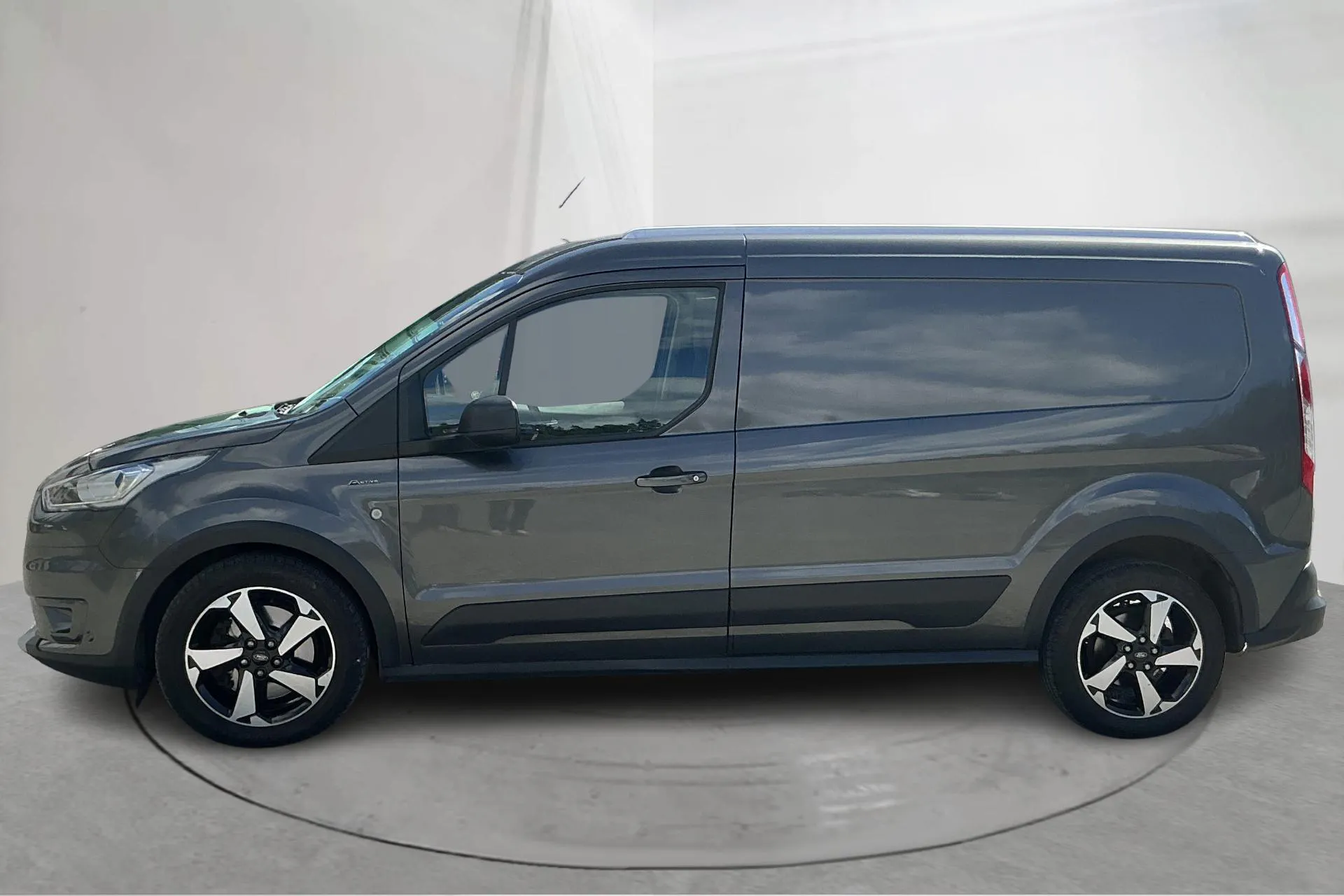 Presentationsfoto 2 av 16: Ford Transit Connect 1.5 TDCi (120hk) - 5 342 mil - Automat - grå - 2023
