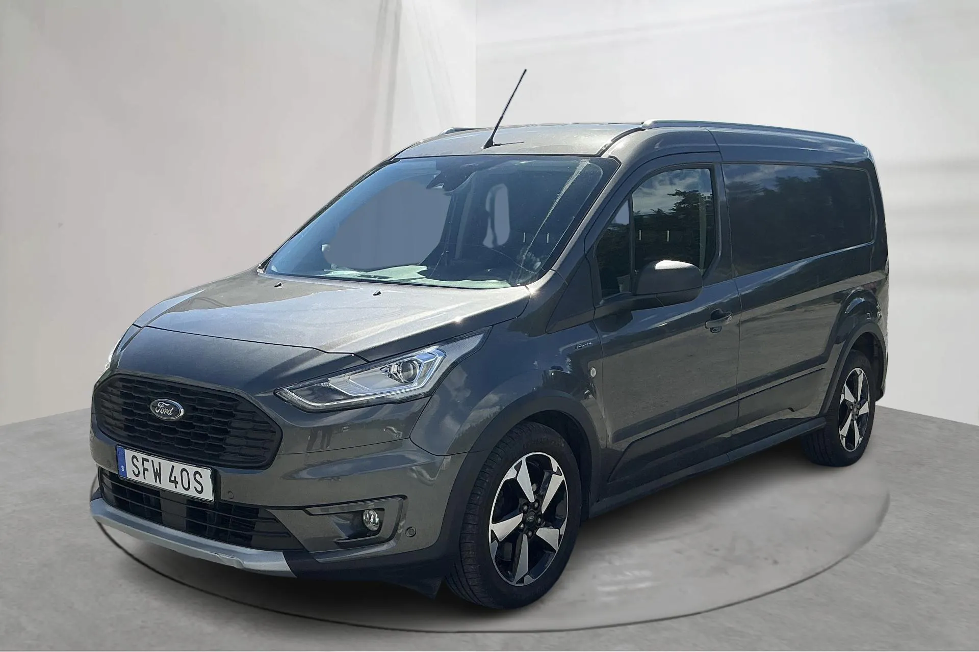 Presentationsfoto 1 av 16: Ford Transit Connect 1.5 TDCi (120hk) - 5 342 mil - Automat - grå - 2023