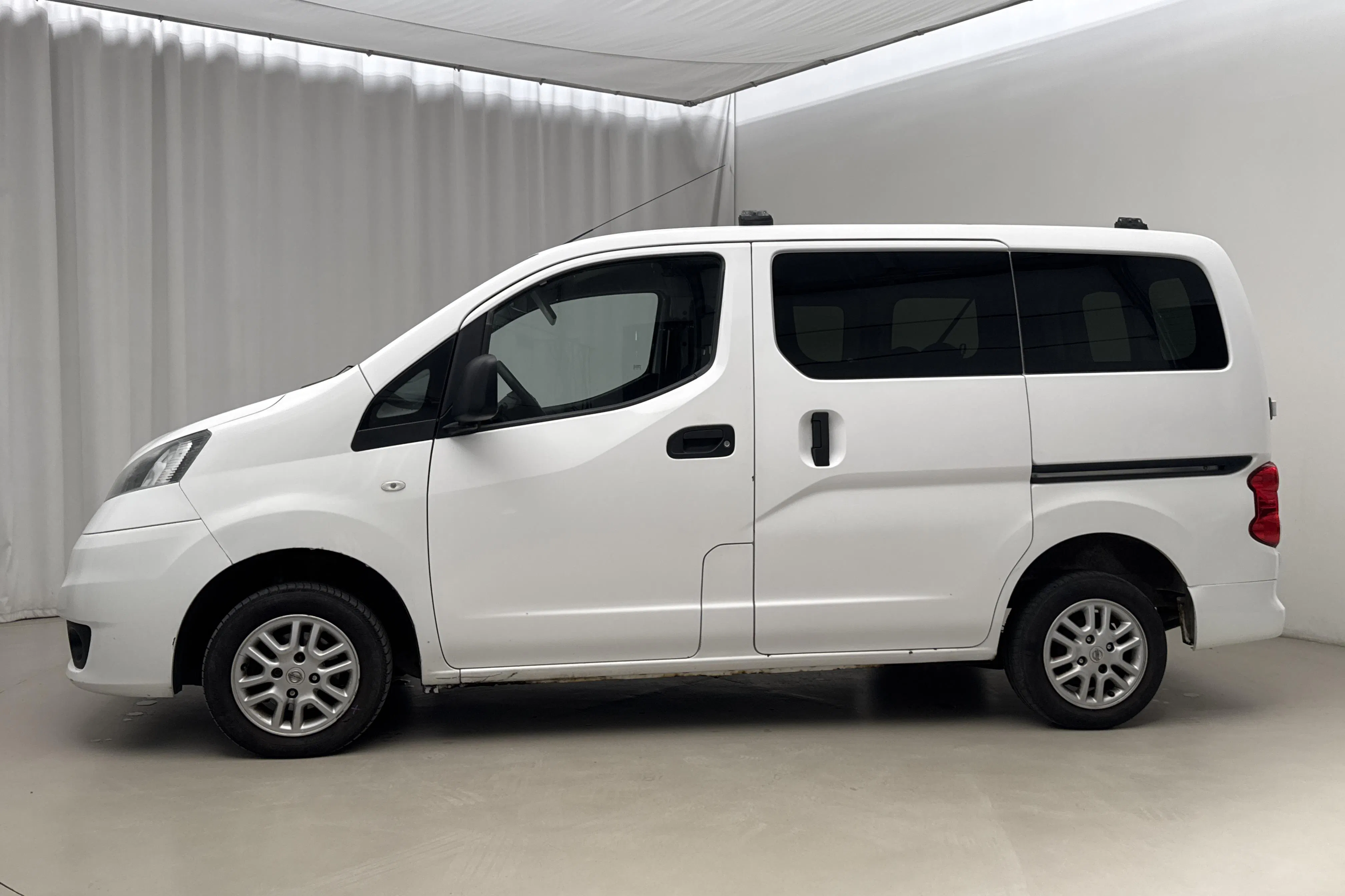 Presentation photo 2 of 16: Nissan NV200 1.5 dCi Skåp (90hk) - 233 900 km - Manual - white - 2012